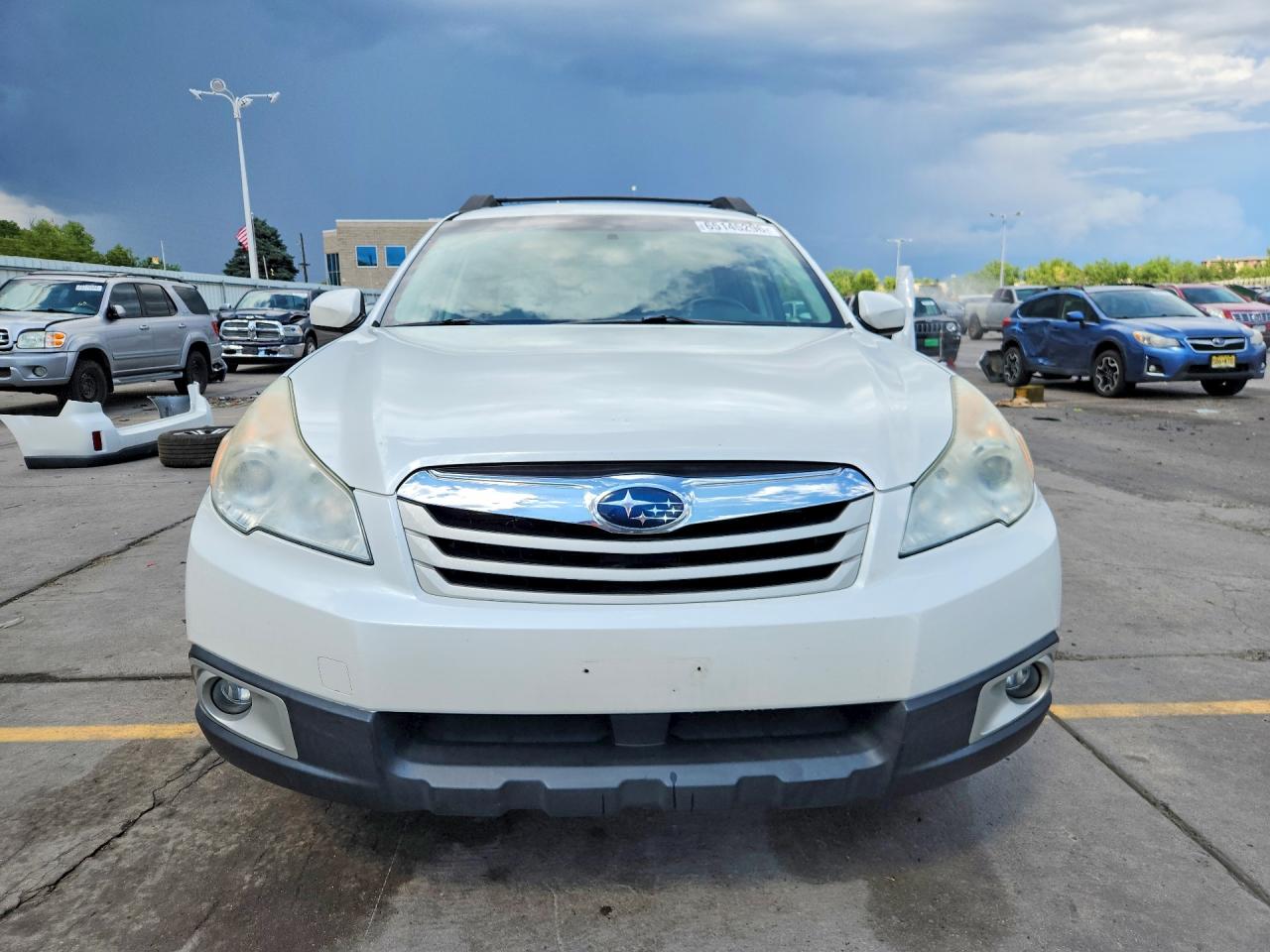 2012 Subaru Outback 2.5i Premium White vin: 4S4BRCCC9C3276245