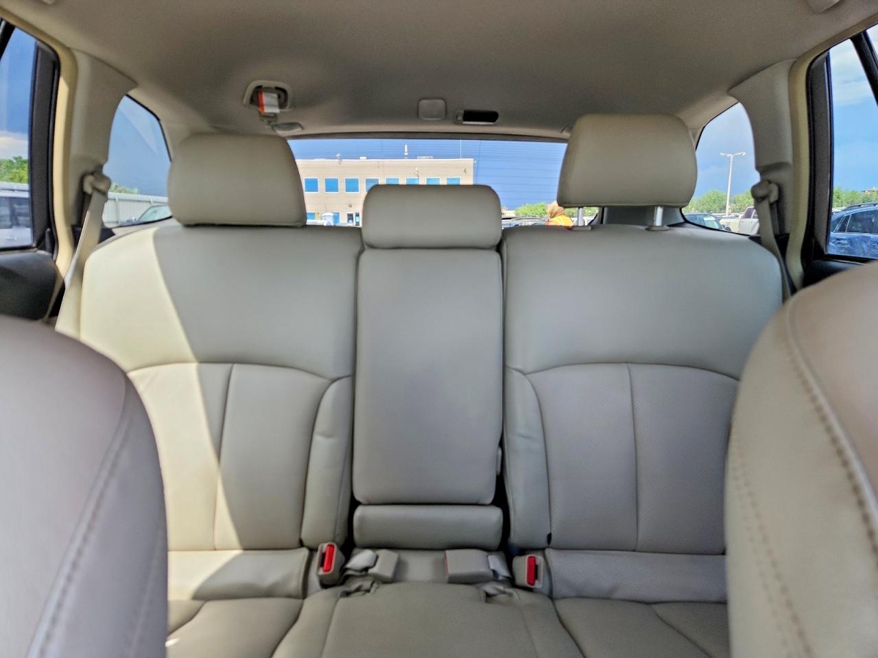 2012 Subaru Outback 2.5i Premium White vin: 4S4BRCCC9C3276245