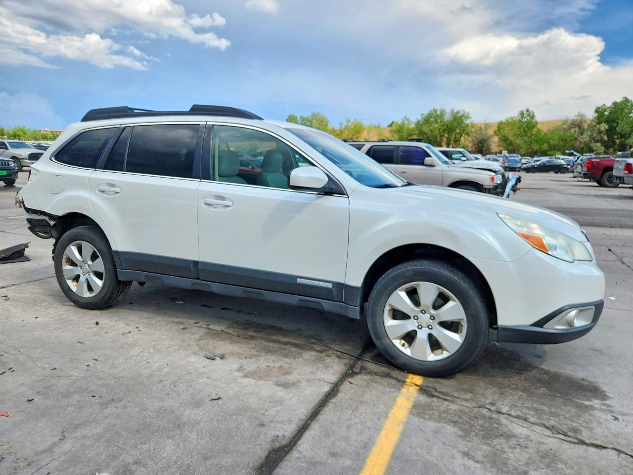 2012 Subaru Outback 2.5i Premium White vin: 4S4BRCCC9C3276245
