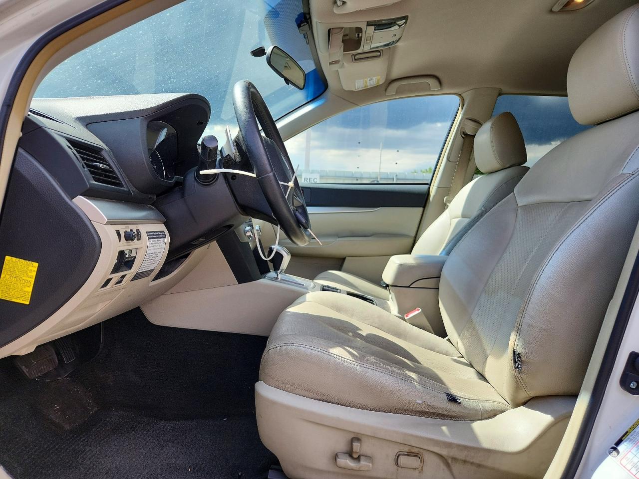2012 Subaru Outback 2.5i Premium White vin: 4S4BRCCC9C3276245
