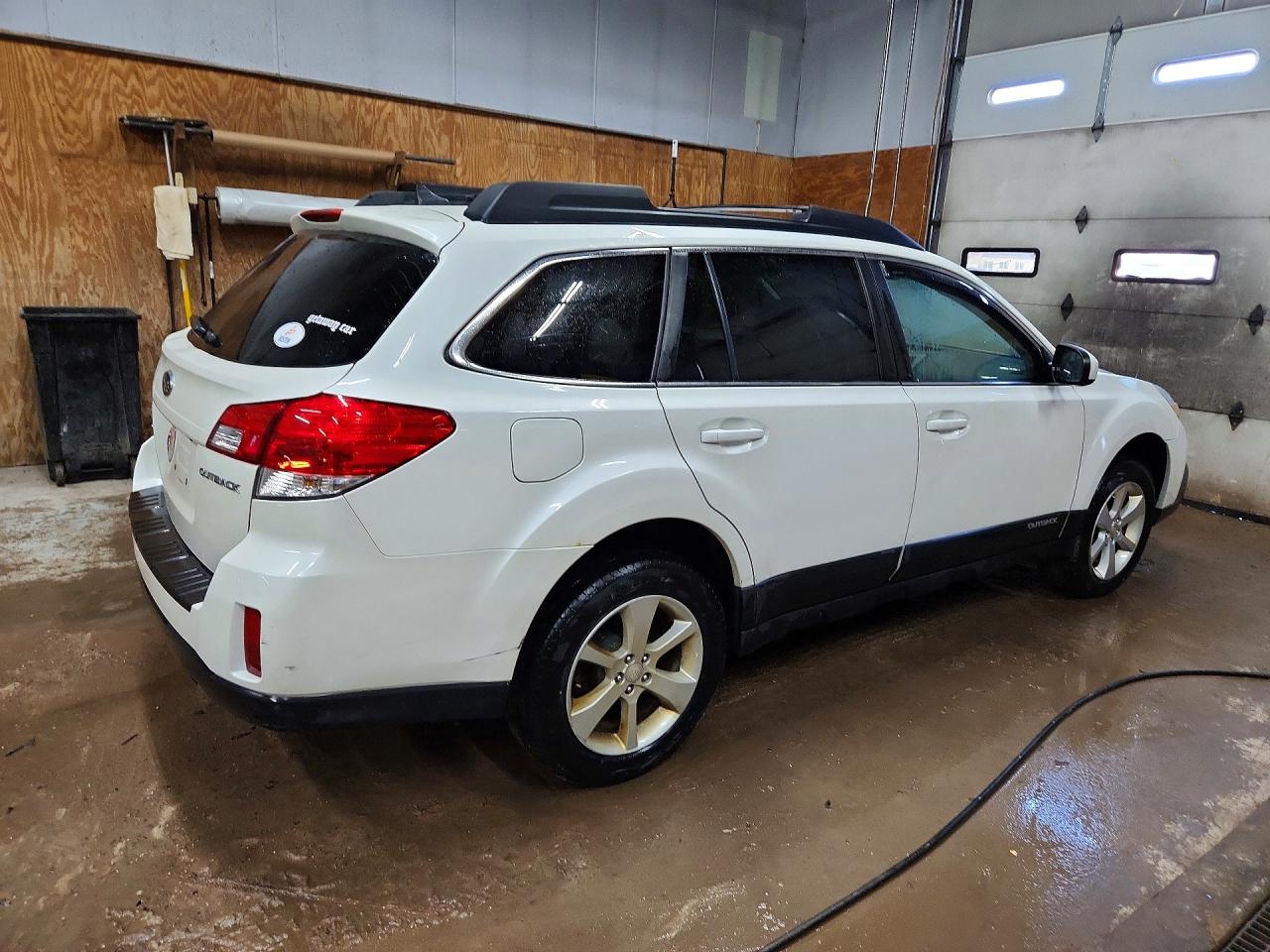 2014 Subaru Outback 2.5i Premium Белый vin: 4S4BRCCC9E3203105