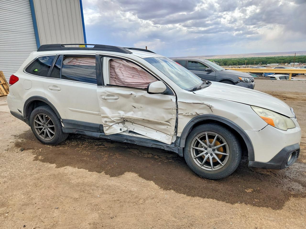 2014 Subaru Outback 2.5i Premium White vin: 4S4BRCCC9E3220017