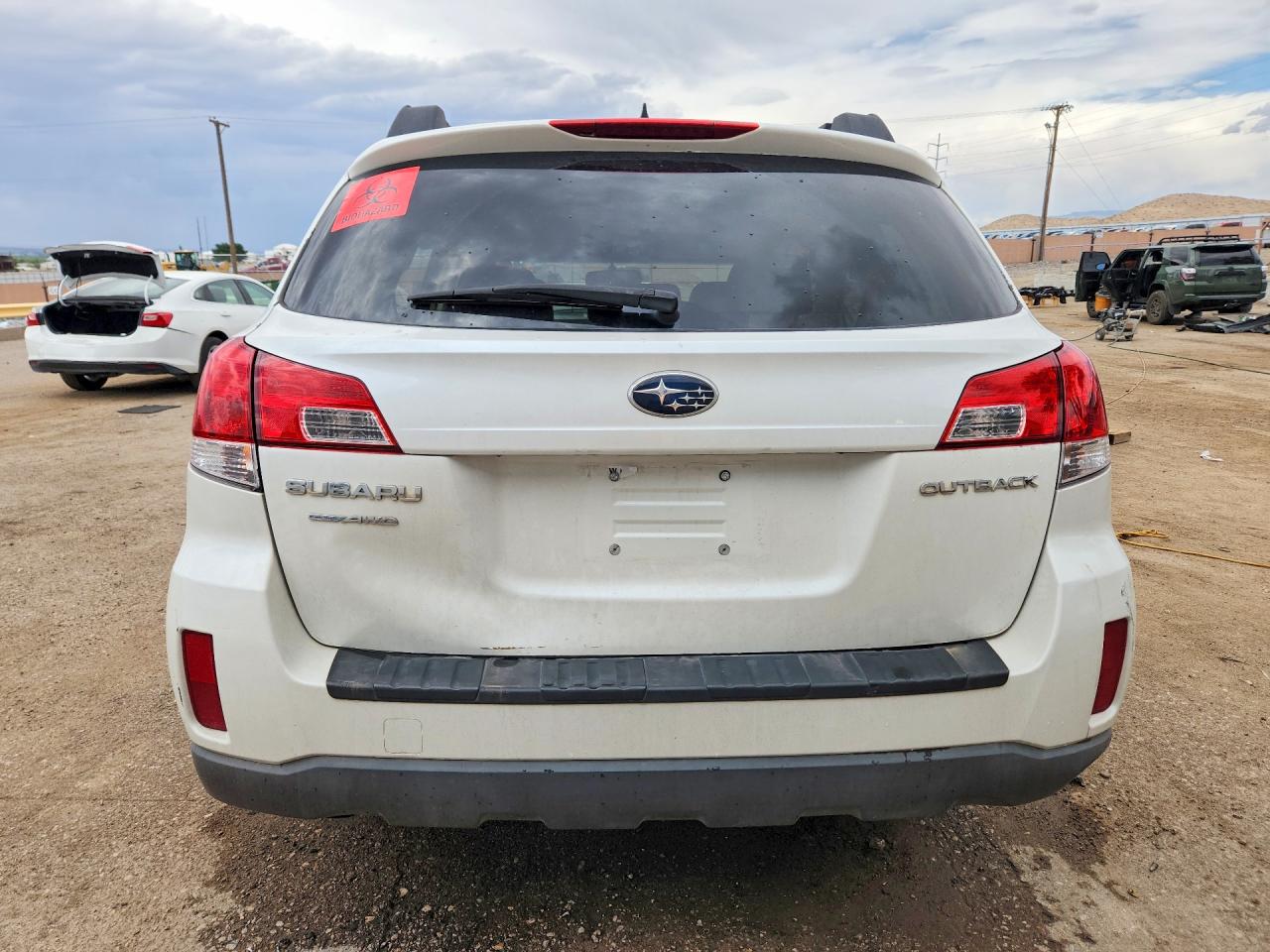 2014 Subaru Outback 2.5i Premium White vin: 4S4BRCCC9E3220017