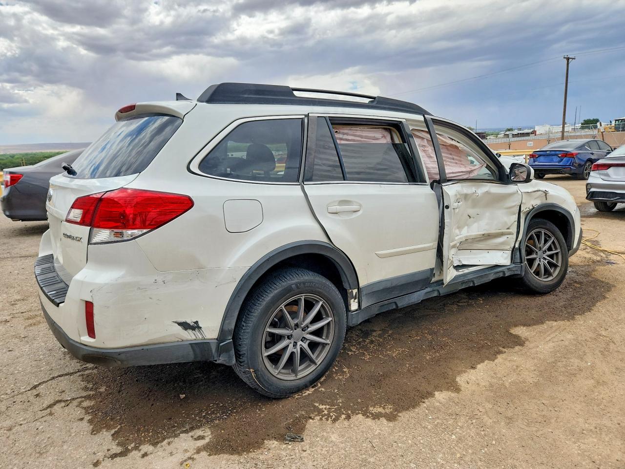 2014 Subaru Outback 2.5i Premium White vin: 4S4BRCCC9E3220017