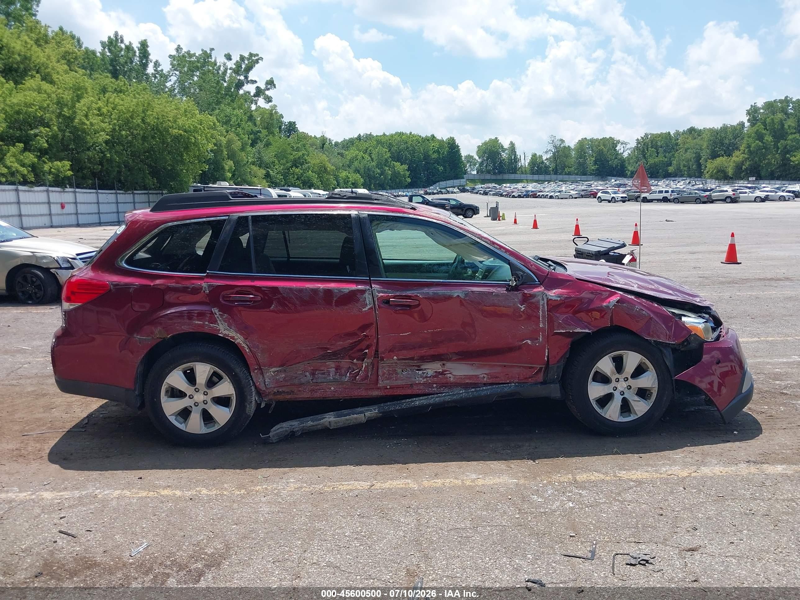 2011 Subaru Outback 2.5i Premium Burgundy vin: 4S4BRCCCXB3373078