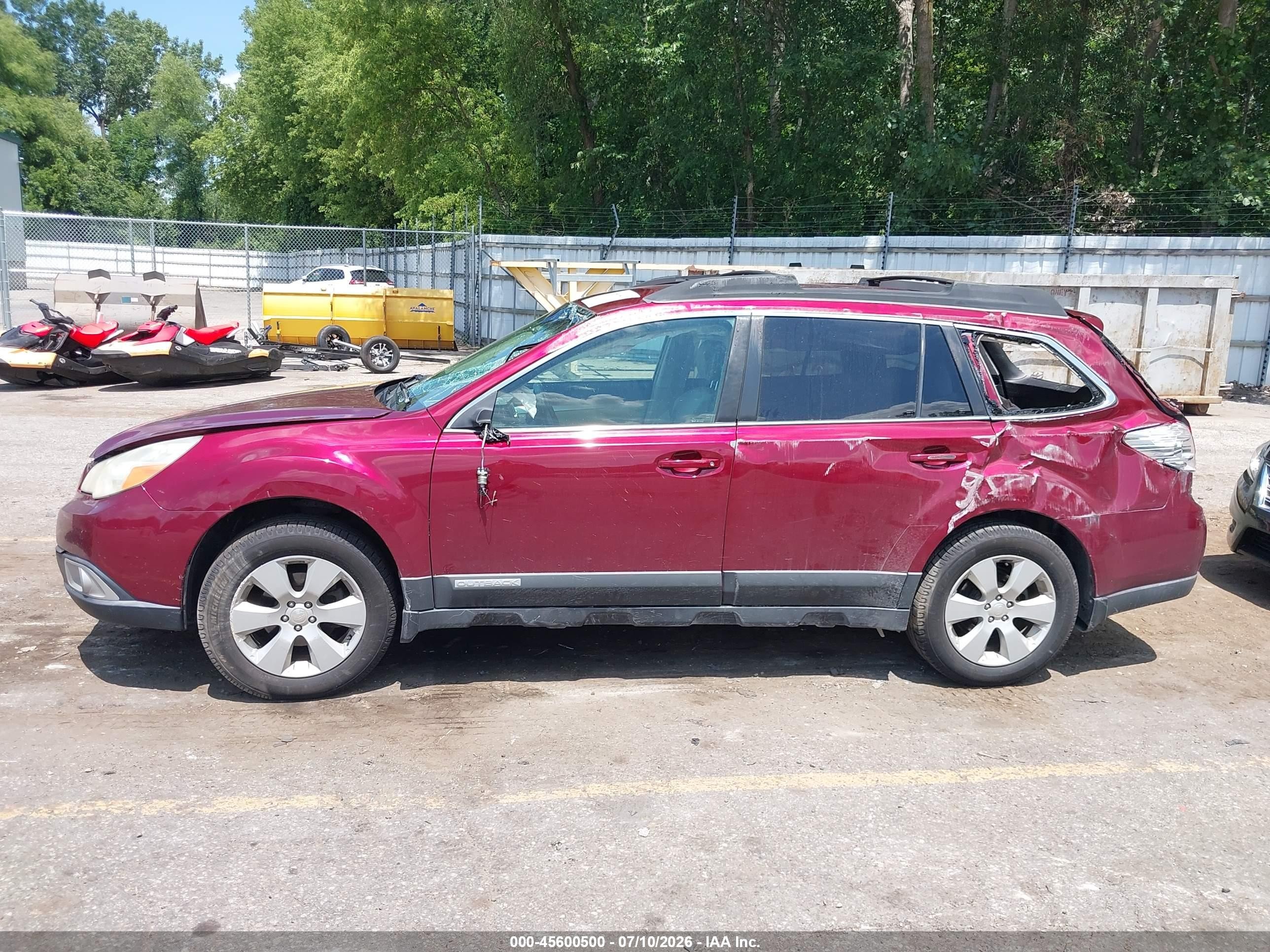 2011 Subaru Outback 2.5i Premium Burgundy vin: 4S4BRCCCXB3373078