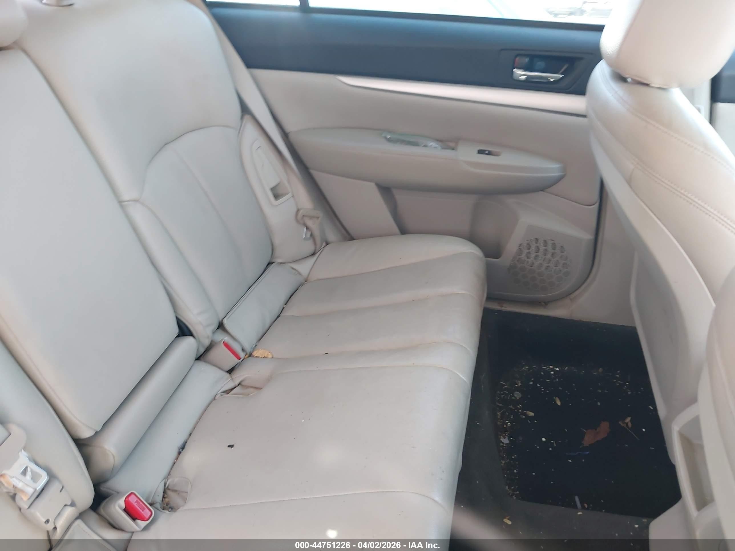 2013 Subaru Outback 2.5i Premium White vin: 4S4BRCCCXD3283299