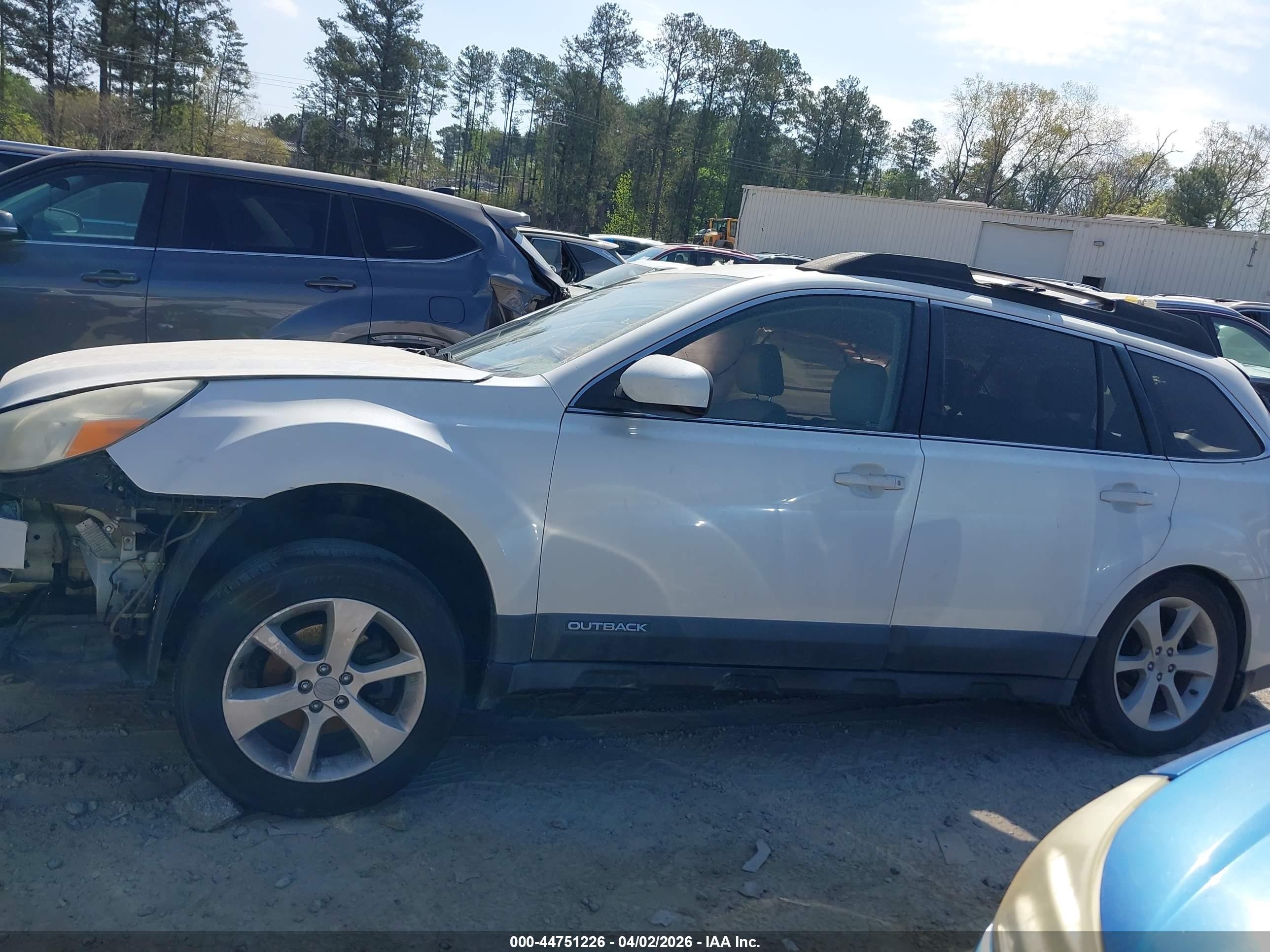 2013 Subaru Outback 2.5i Premium White vin: 4S4BRCCCXD3283299