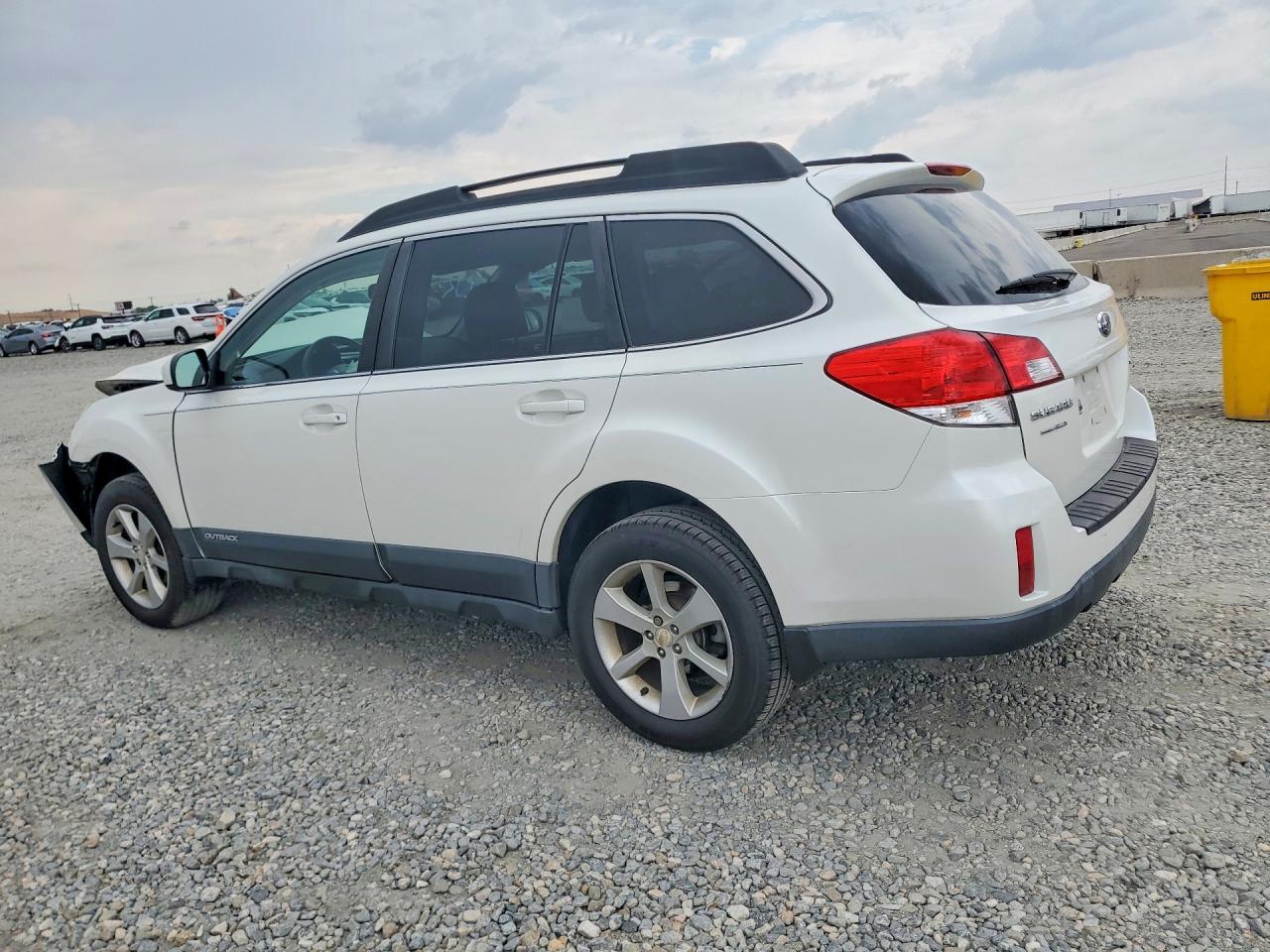 2013 Subaru Outback 2.5i Premium White vin: 4S4BRCCCXD3293637