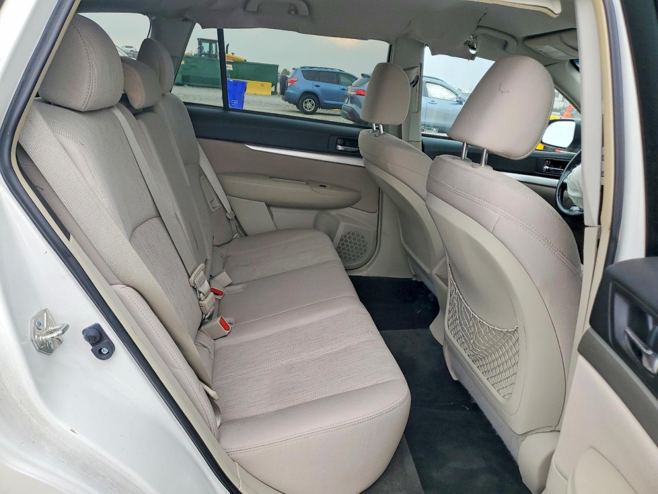 2013 Subaru Outback 2.5i Premium White vin: 4S4BRCCCXD3293637