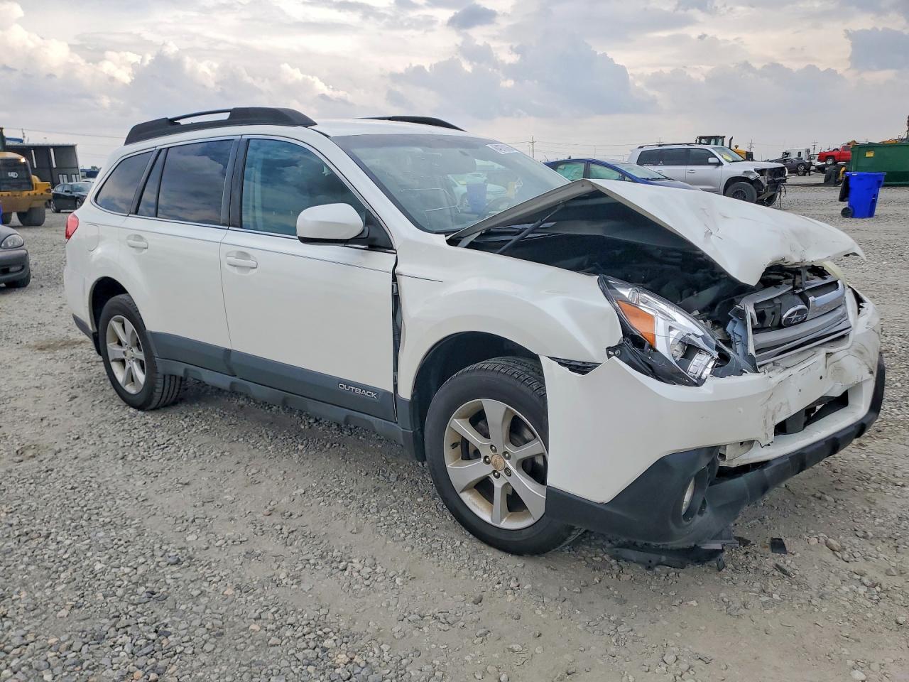 2013 Subaru Outback 2.5i Premium White vin: 4S4BRCCCXD3293637