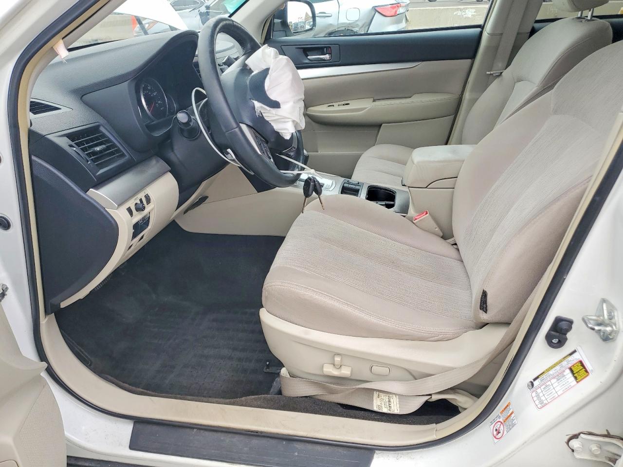 2013 Subaru Outback 2.5i Premium White vin: 4S4BRCCCXD3293637