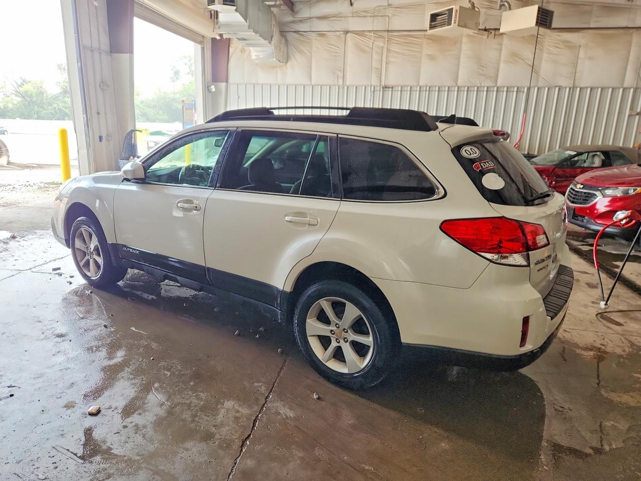 2014 Subaru Outback 2.5i Premium White vin: 4S4BRCDC1E3295003