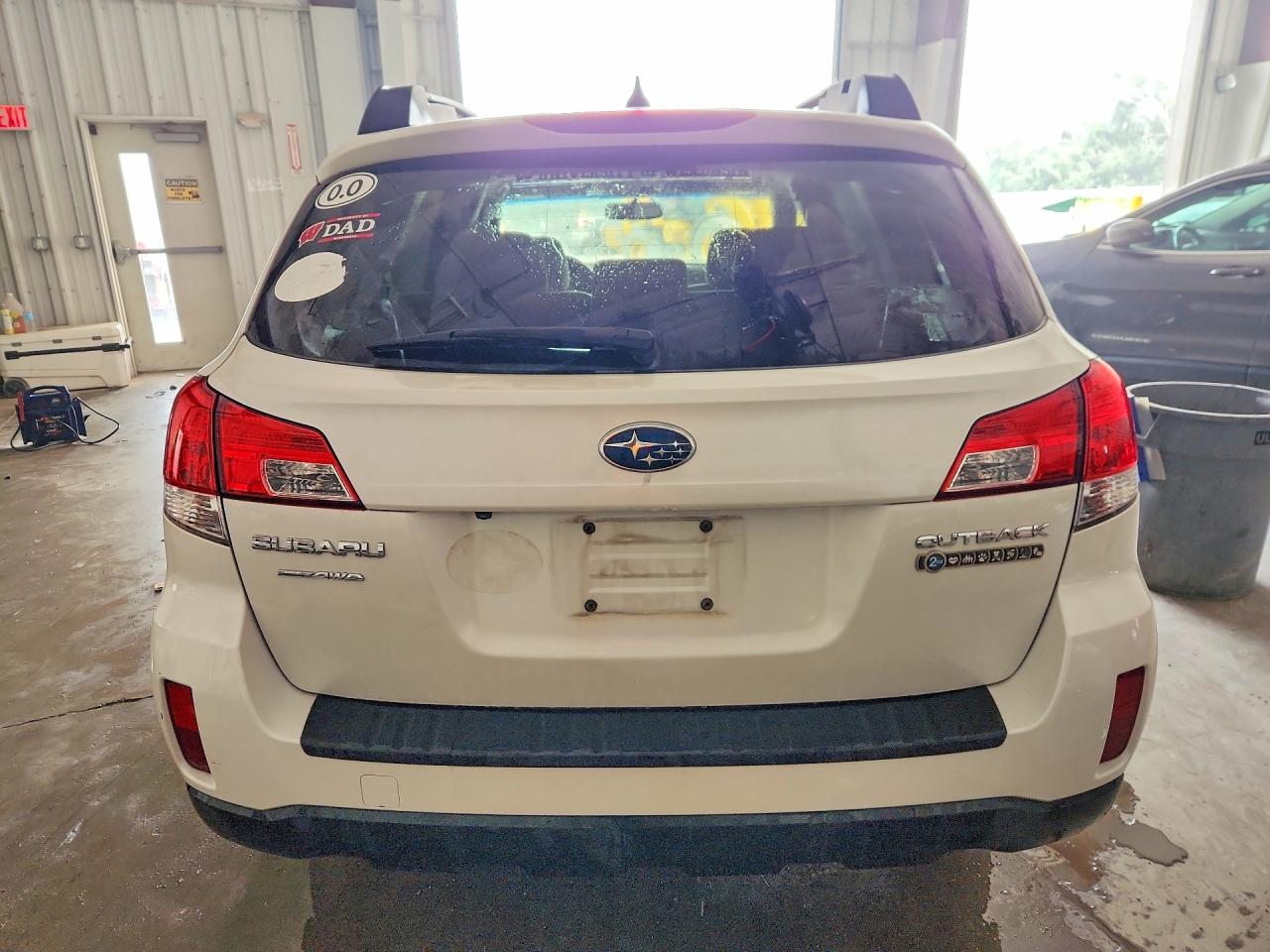 2014 Subaru Outback 2.5i Premium White vin: 4S4BRCDC1E3295003