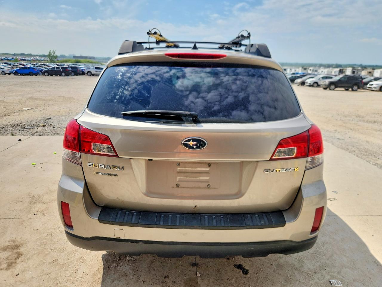 2014 Subaru Outback 2.5i Premium Silver vin: 4S4BRCDC4E3251805