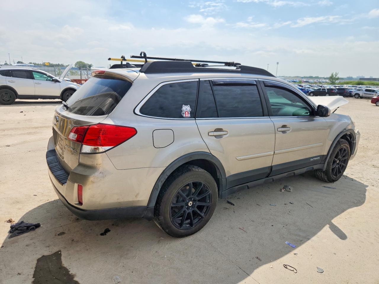 2014 Subaru Outback 2.5i Premium Silver vin: 4S4BRCDC4E3251805