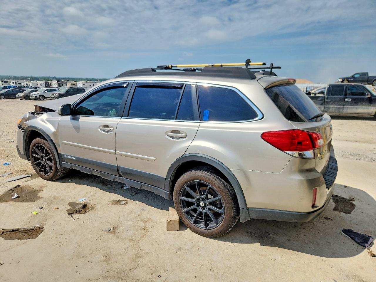 2014 Subaru Outback 2.5i Premium Silver vin: 4S4BRCDC4E3251805