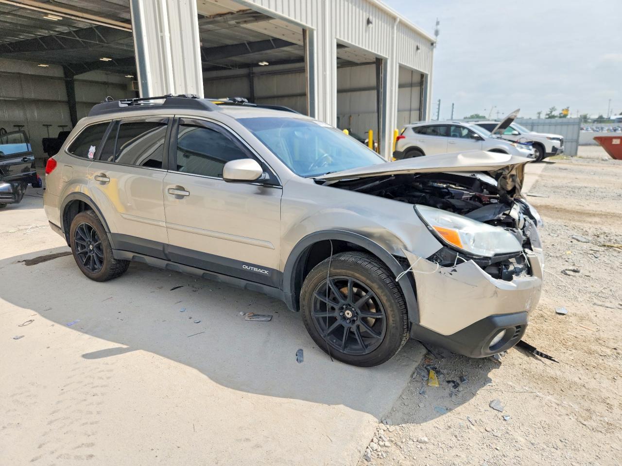 2014 Subaru Outback 2.5i Premium Silver vin: 4S4BRCDC4E3251805