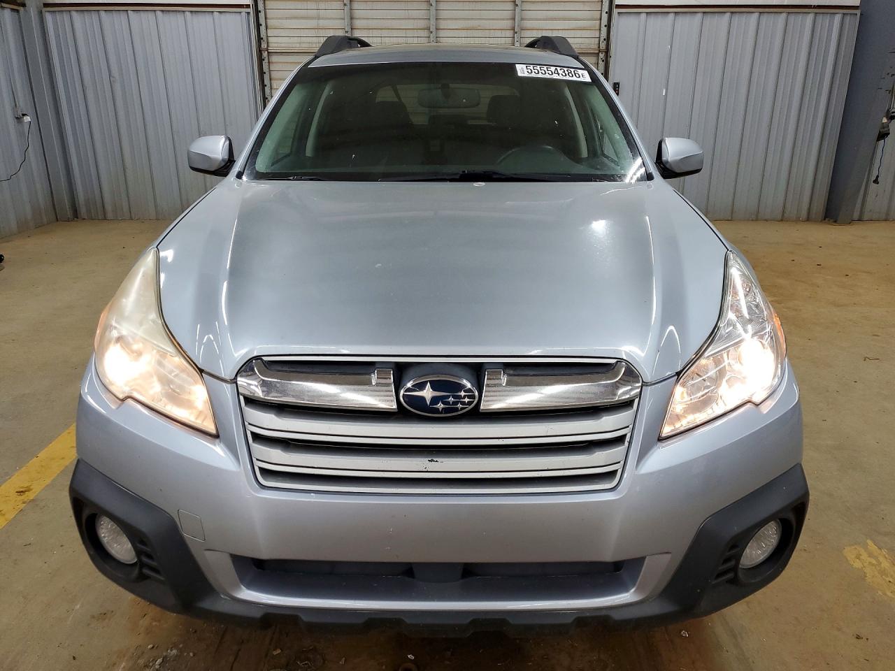 2014 Subaru Outback Silver vin: 4S4BRCDC8E3305669