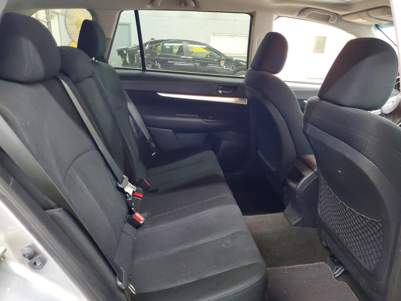 2014 Subaru Outback Silver vin: 4S4BRCDC8E3305669