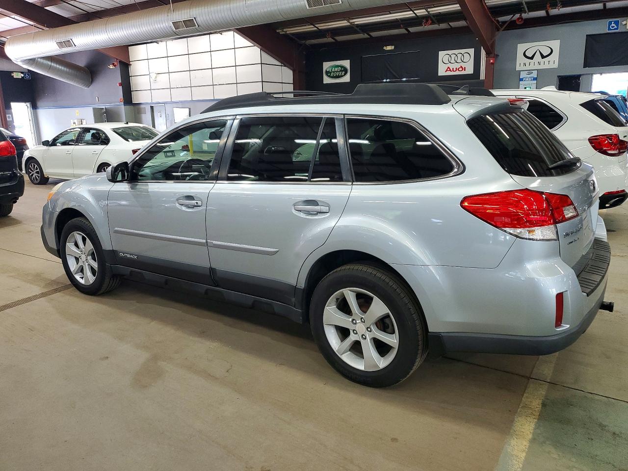 2014 Subaru Outback 2.5i Premium Серебряный vin: 4S4BRCDC9E3206469