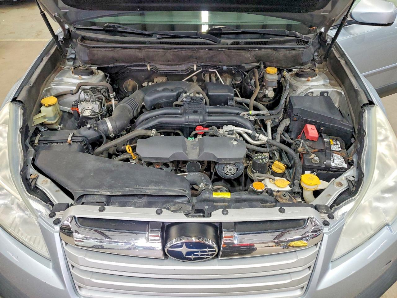 2014 Subaru Outback 2.5i Premium Серебряный vin: 4S4BRCDC9E3206469