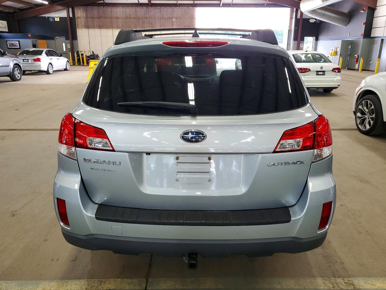 2014 Subaru Outback 2.5i Premium Серебряный vin: 4S4BRCDC9E3206469