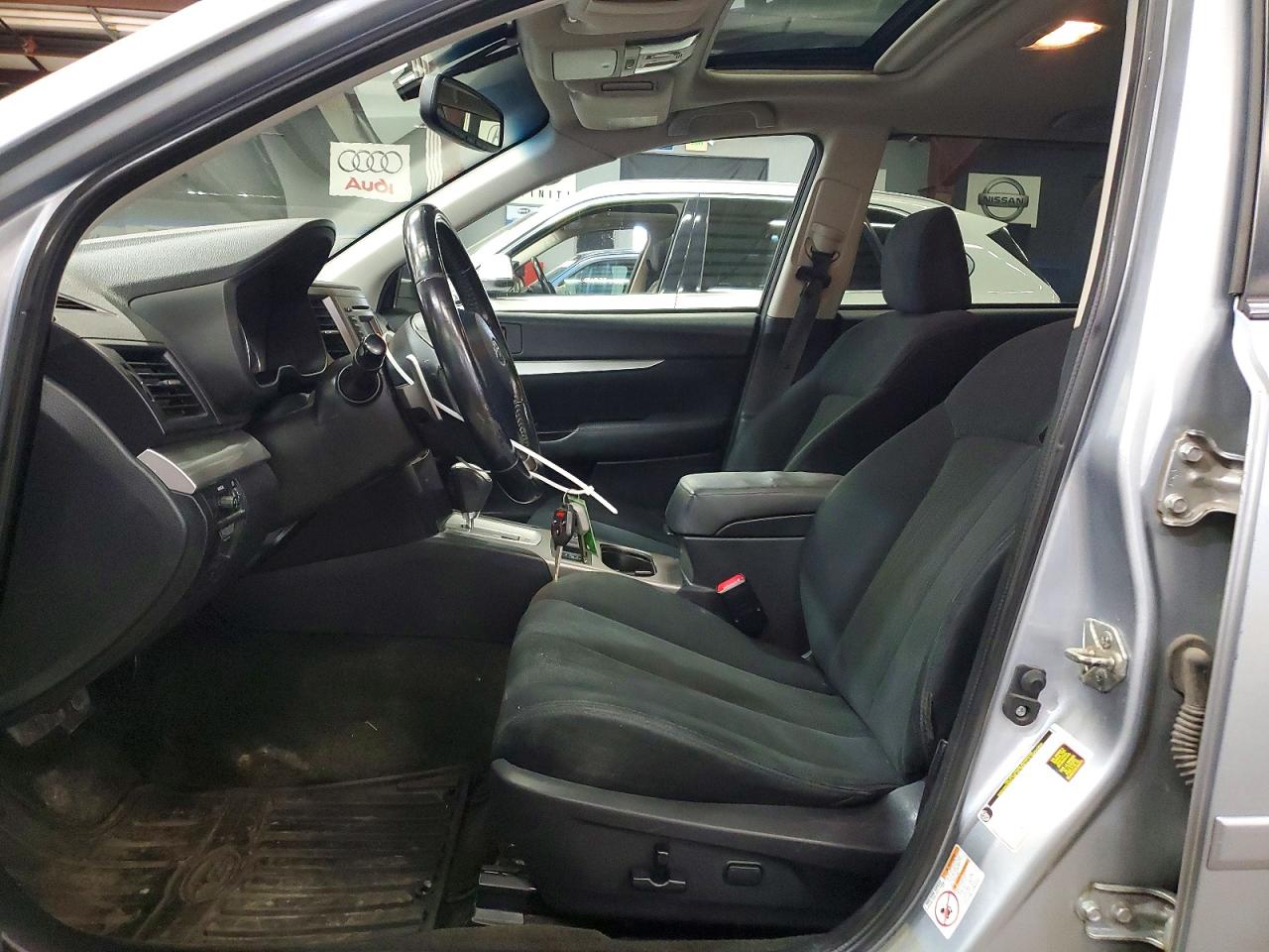 2014 Subaru Outback 2.5i Premium Серебряный vin: 4S4BRCDC9E3206469