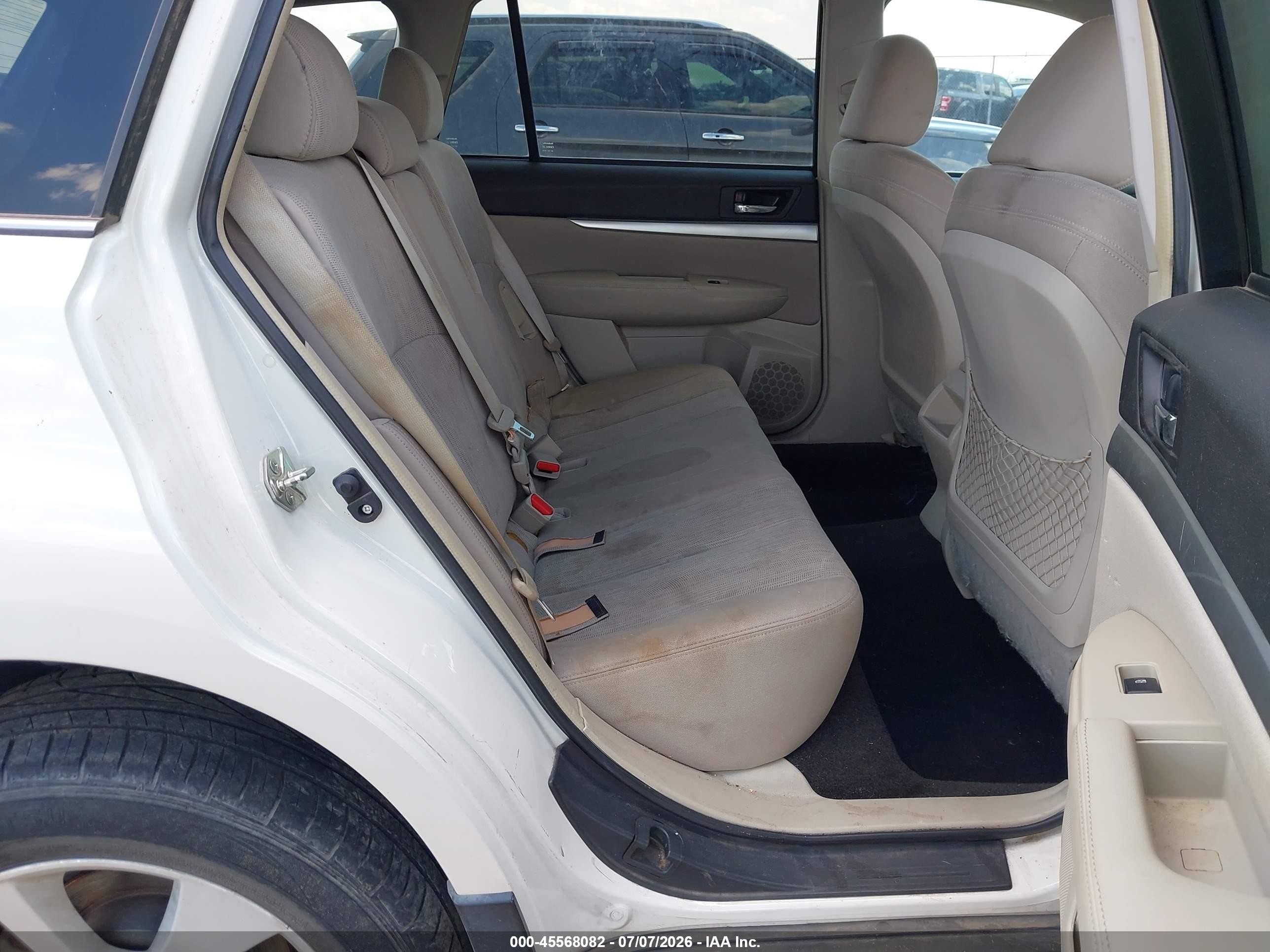 2014 Subaru Outback 2.5i Premium White vin: 4S4BRCDC9E3298716