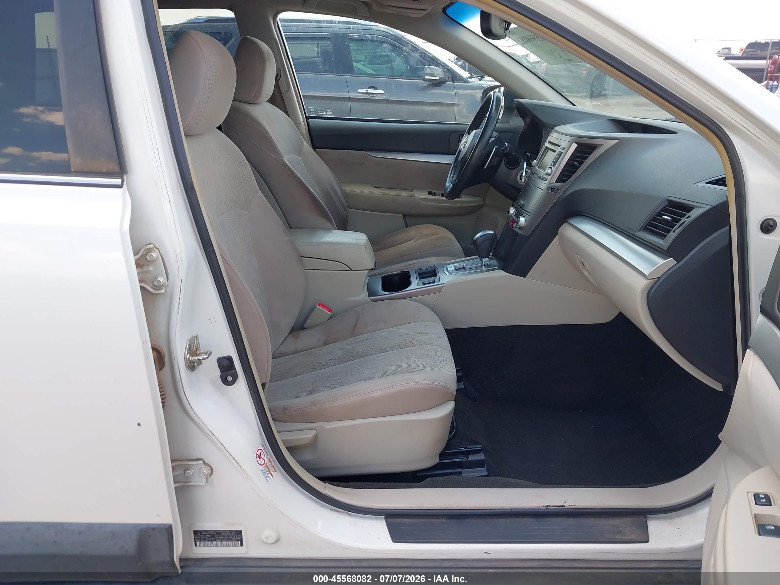 2014 Subaru Outback 2.5i Premium White vin: 4S4BRCDC9E3298716