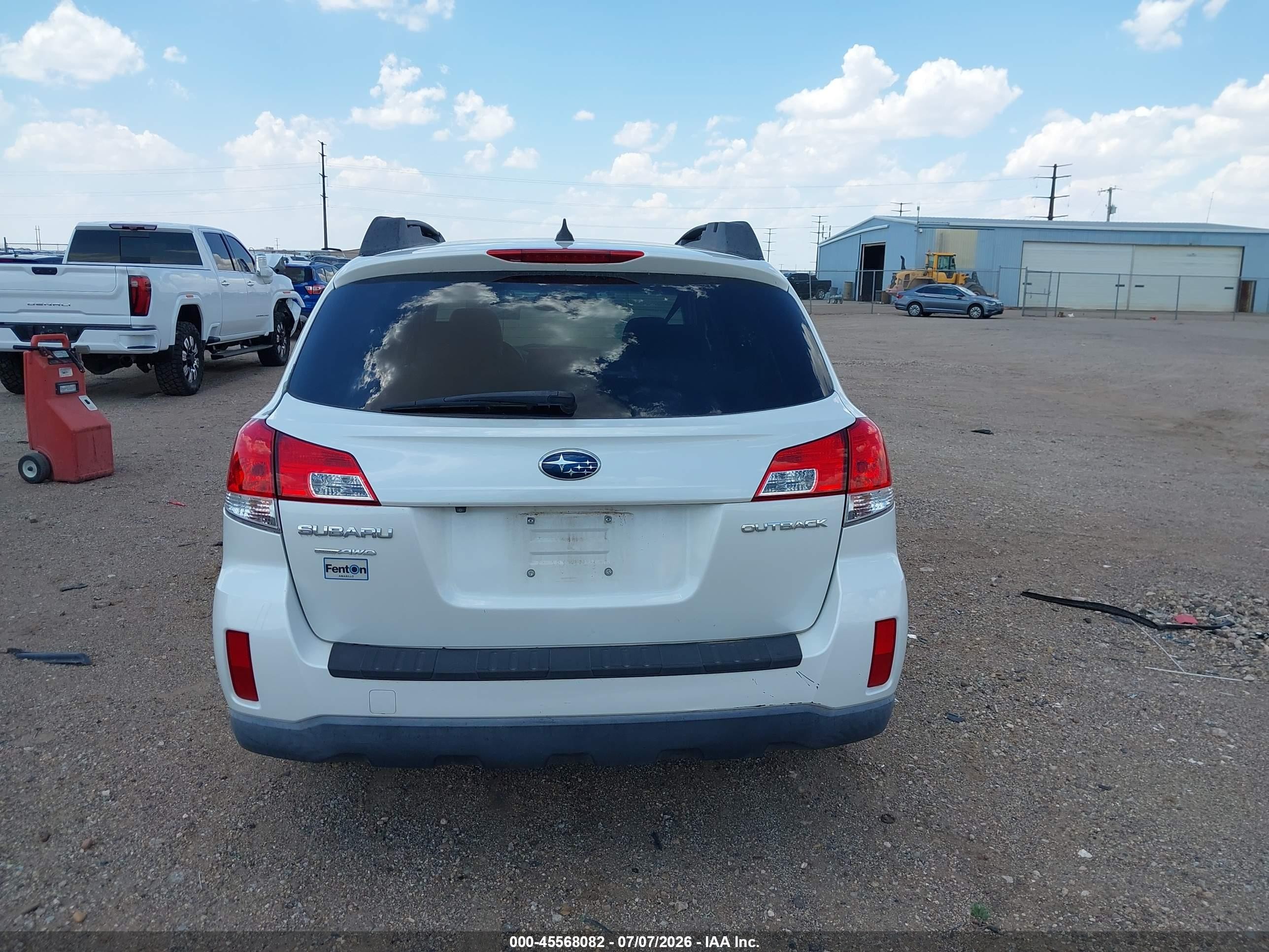 2014 Subaru Outback 2.5i Premium White vin: 4S4BRCDC9E3298716