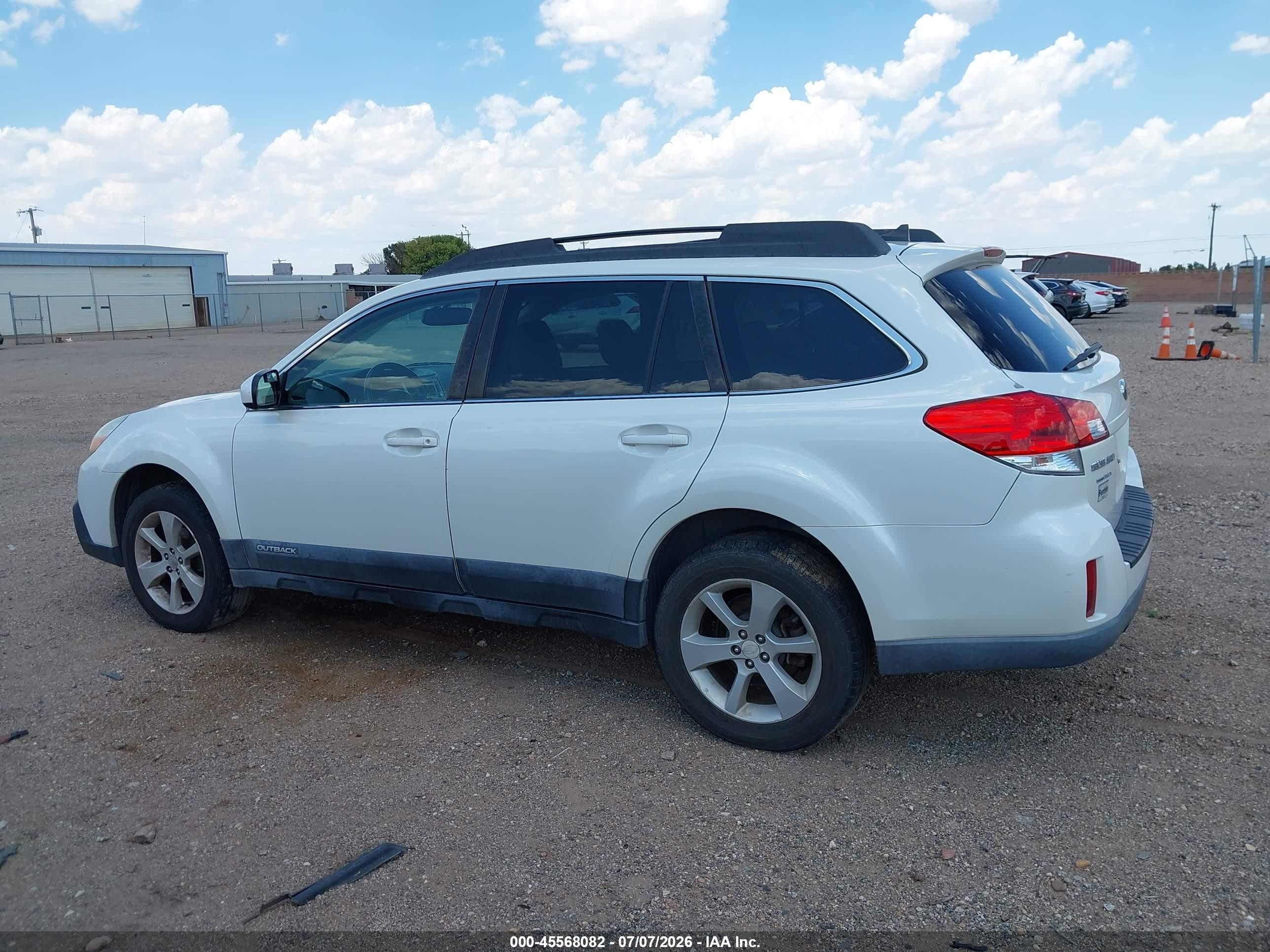 2014 Subaru Outback 2.5i Premium White vin: 4S4BRCDC9E3298716