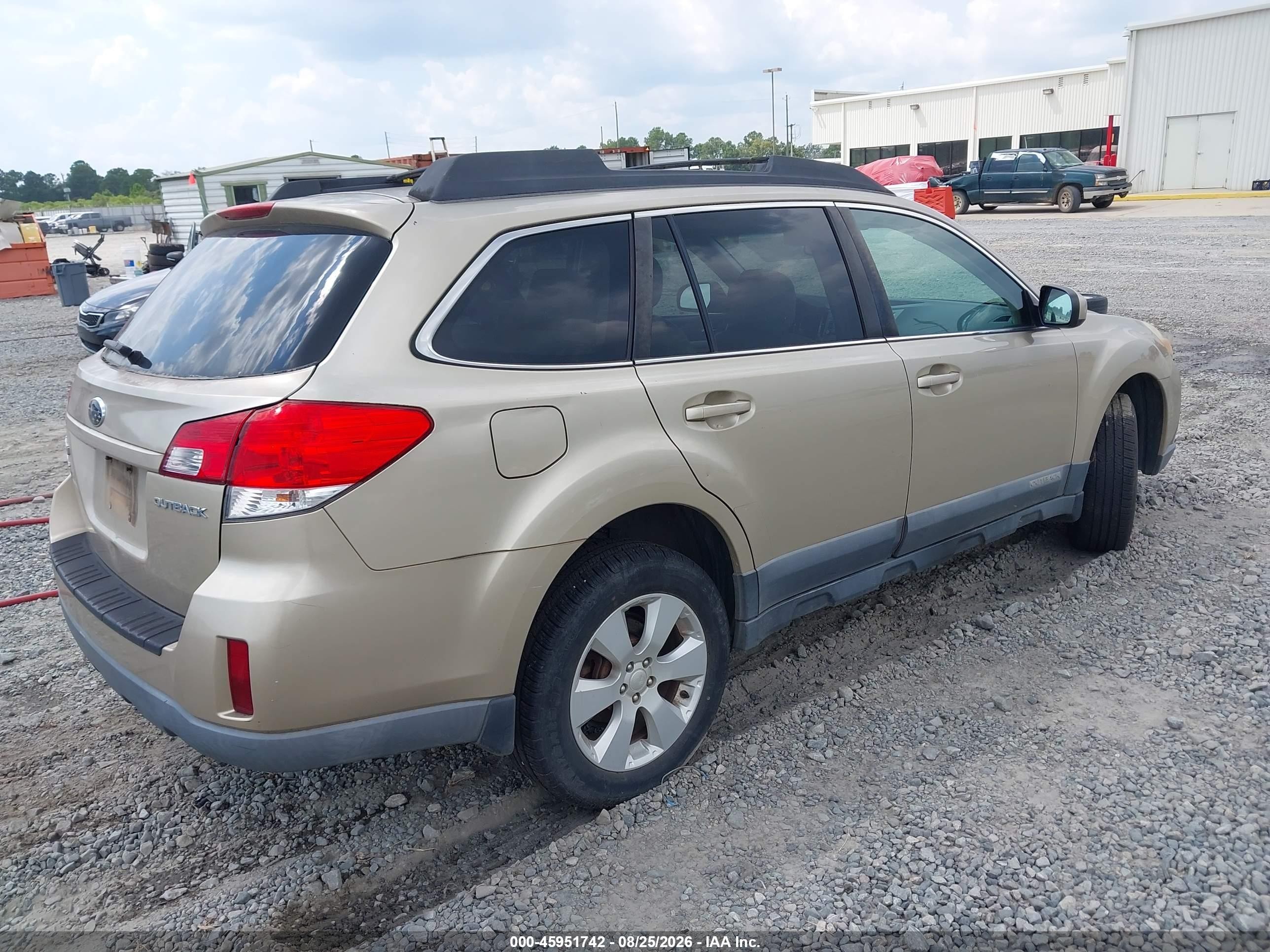 2010 Subaru Outback 2.5i Premium Gold vin: 4S4BRCEC0A3318070