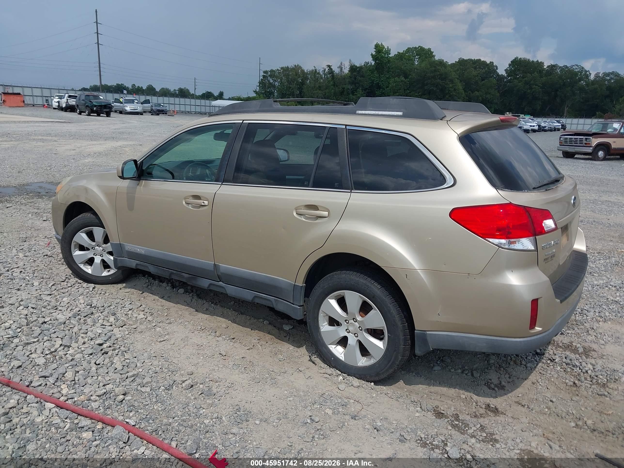 2010 Subaru Outback 2.5i Premium Gold vin: 4S4BRCEC0A3318070
