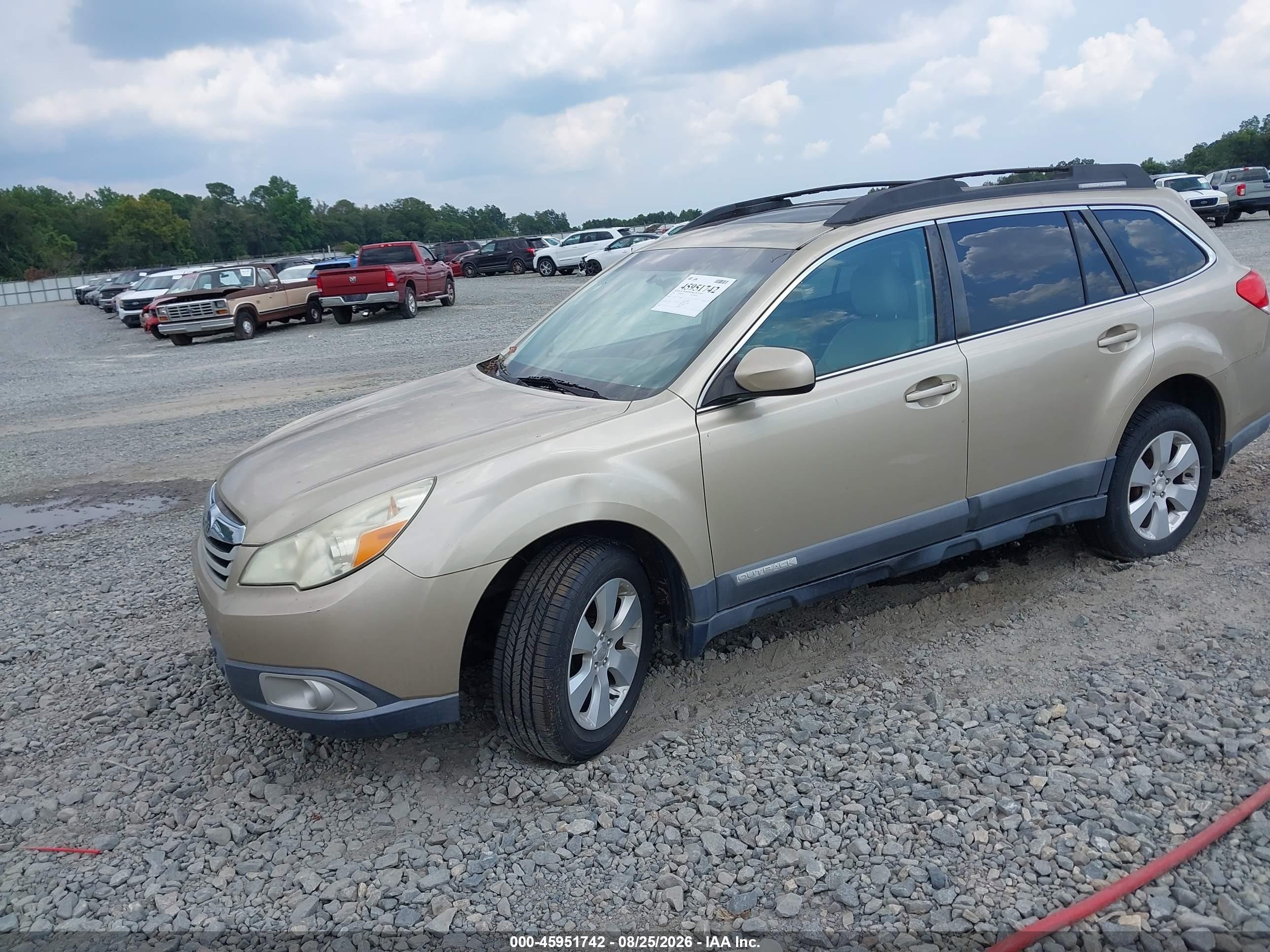 2010 Subaru Outback 2.5i Premium Gold vin: 4S4BRCEC0A3318070