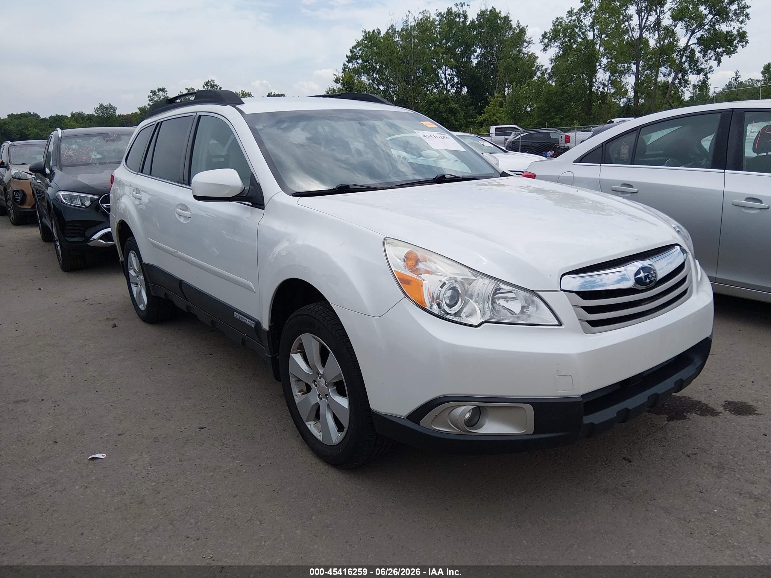 2011 Subaru Outback 2.5i Premium White vin: 4S4BRCFC0B3433848