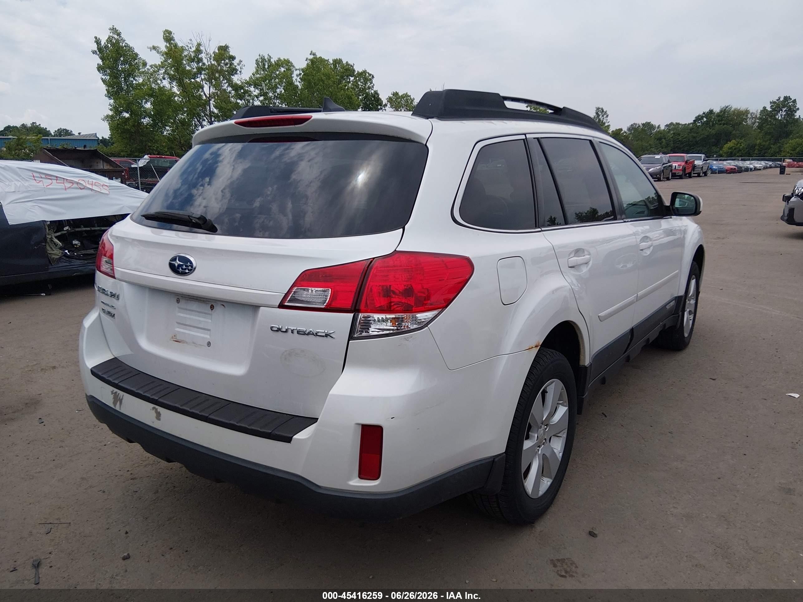 2011 Subaru Outback 2.5i Premium White vin: 4S4BRCFC0B3433848