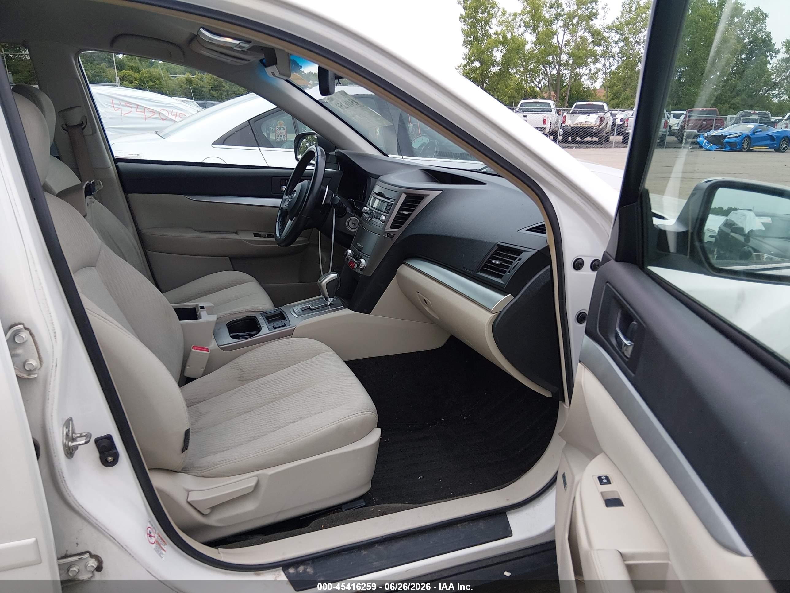 2011 Subaru Outback 2.5i Premium White vin: 4S4BRCFC0B3433848