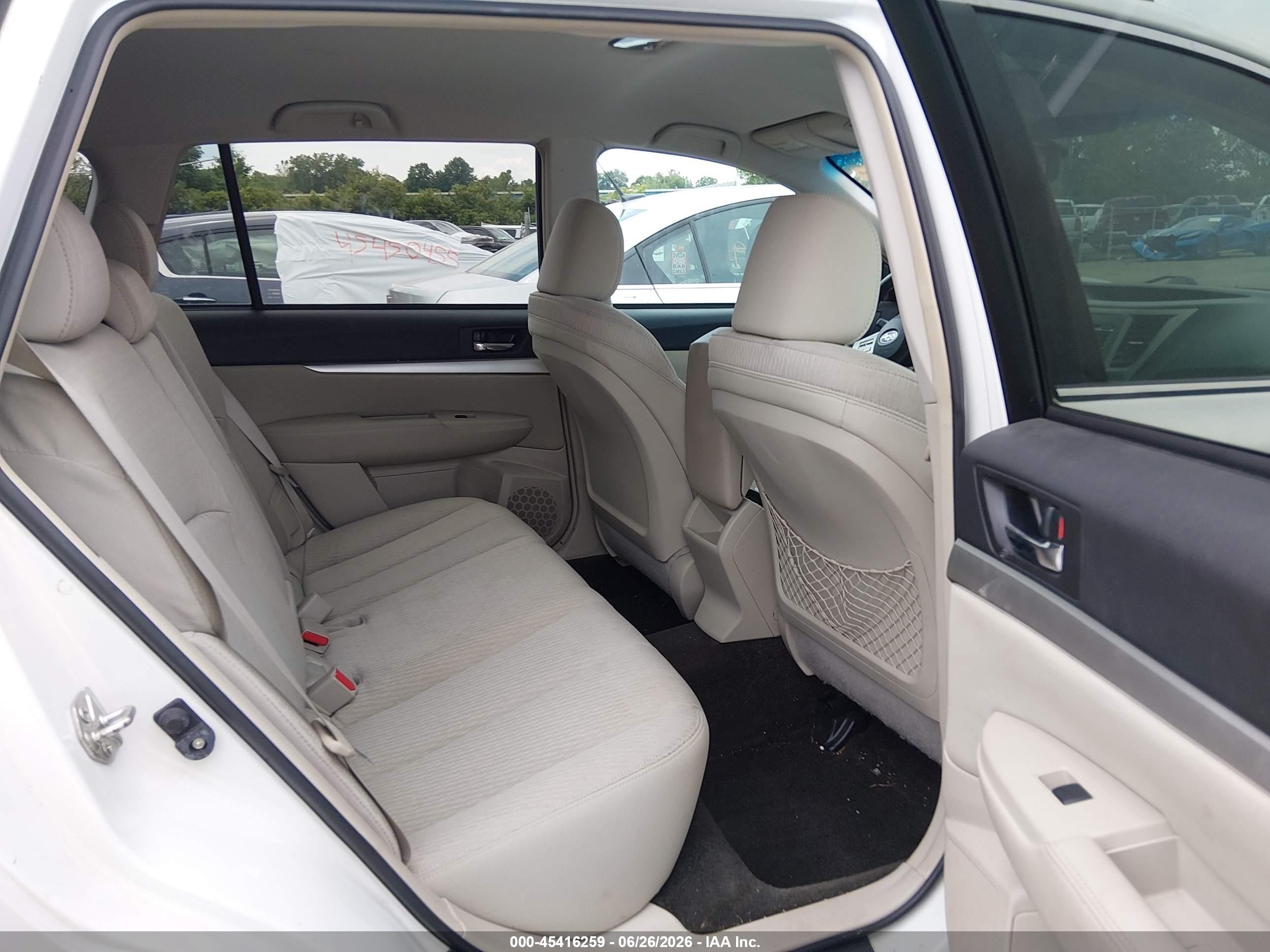 2011 Subaru Outback 2.5i Premium White vin: 4S4BRCFC0B3433848