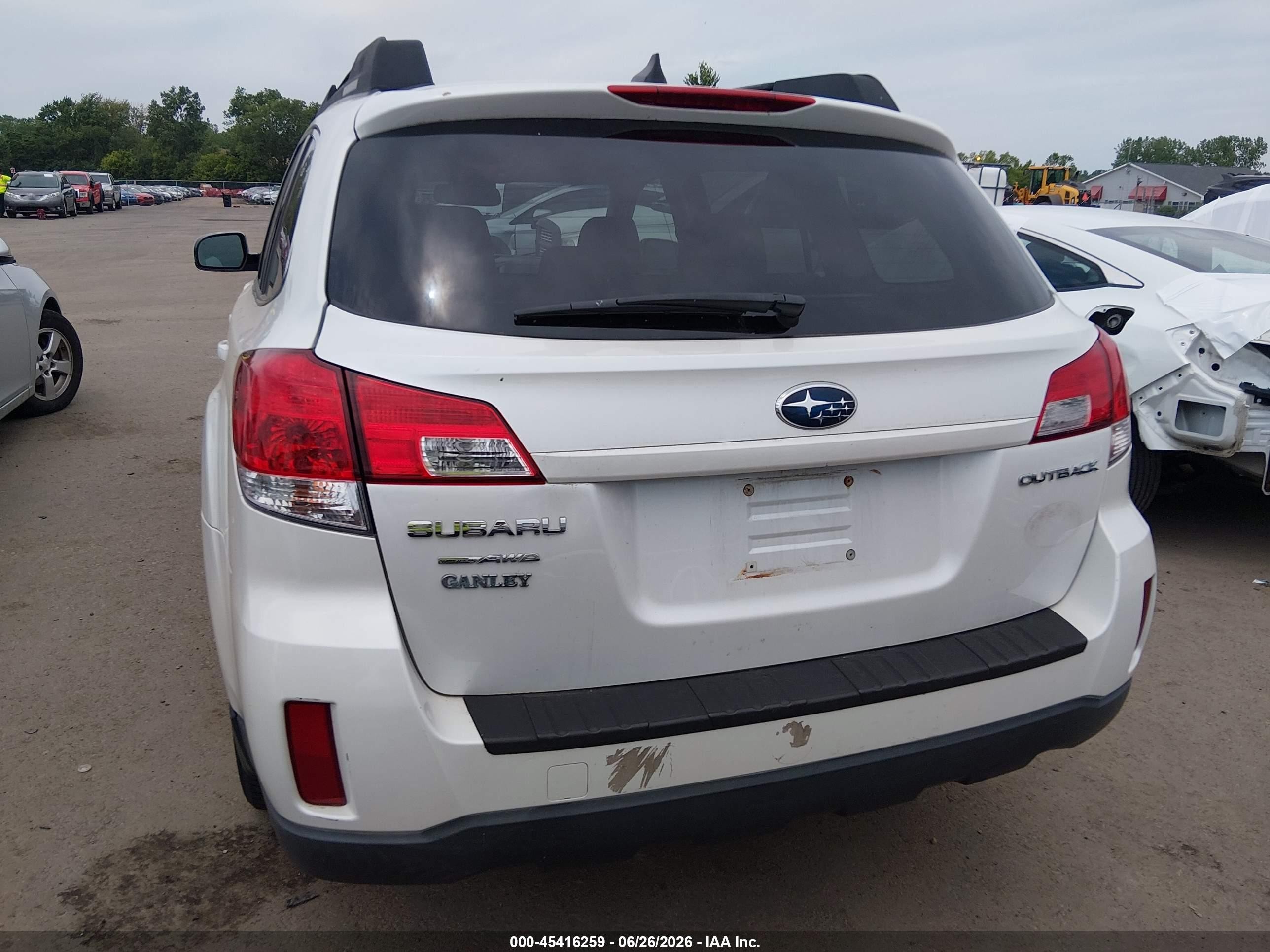 2011 Subaru Outback 2.5i Premium White vin: 4S4BRCFC0B3433848