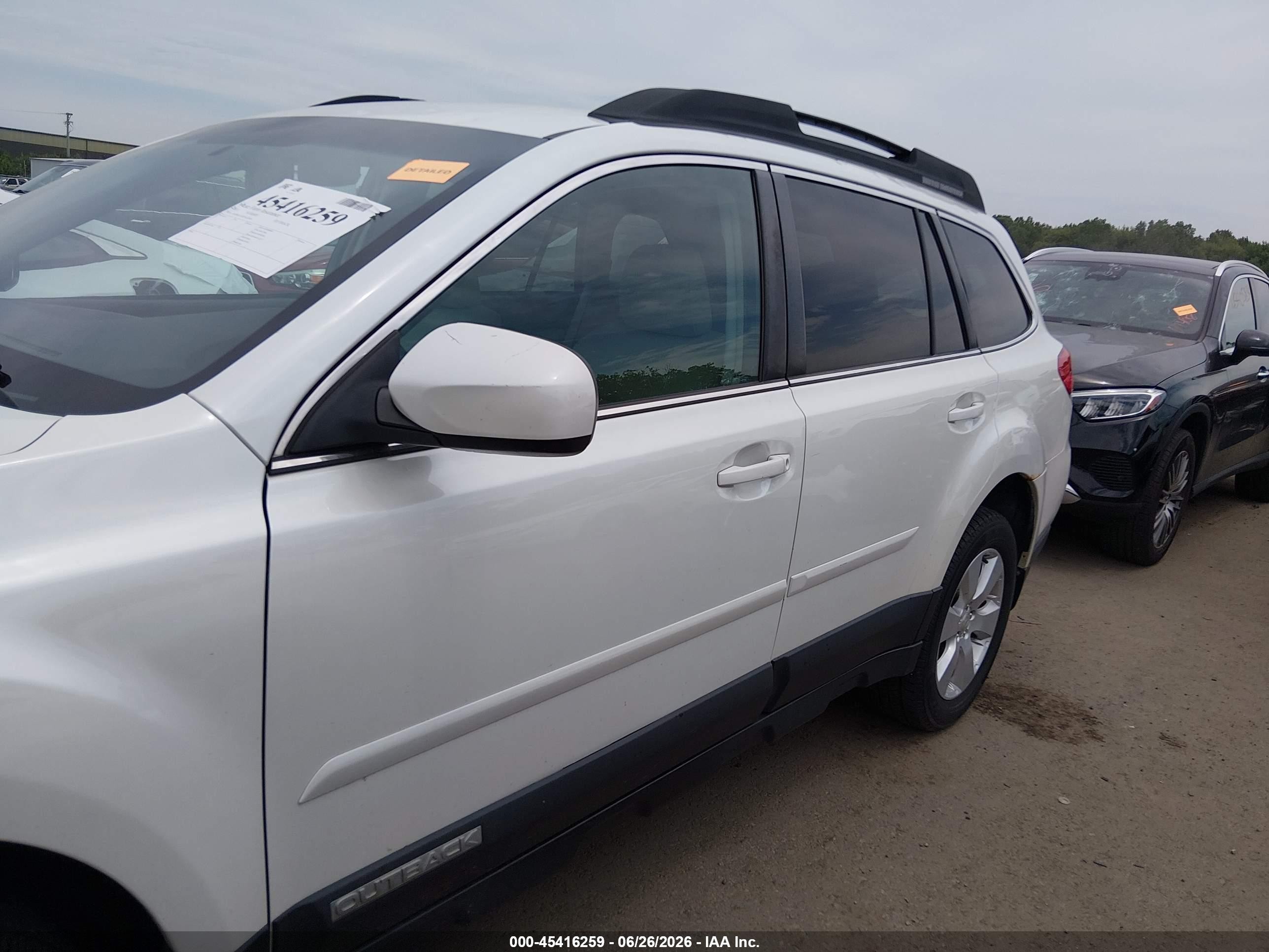 2011 Subaru Outback 2.5i Premium White vin: 4S4BRCFC0B3433848