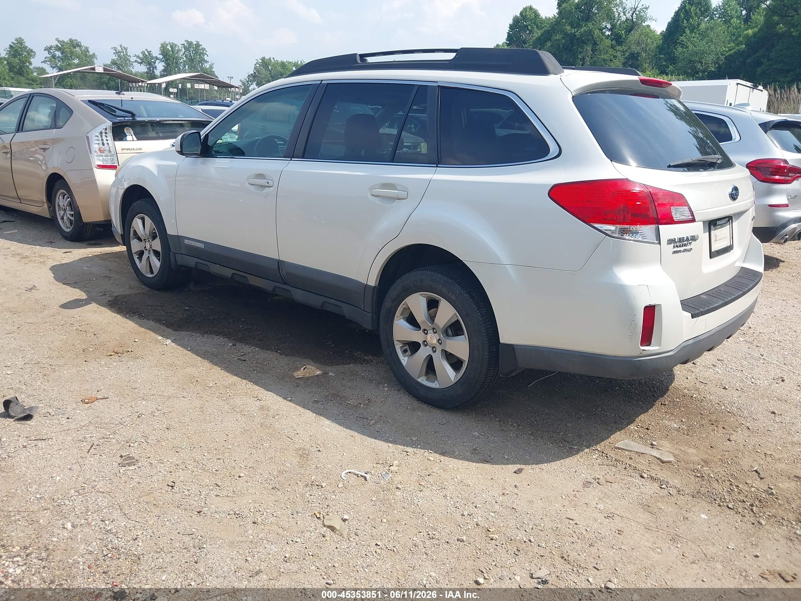 2010 Subaru Outback 2.5i Premium White vin: 4S4BRCFC4A3312271