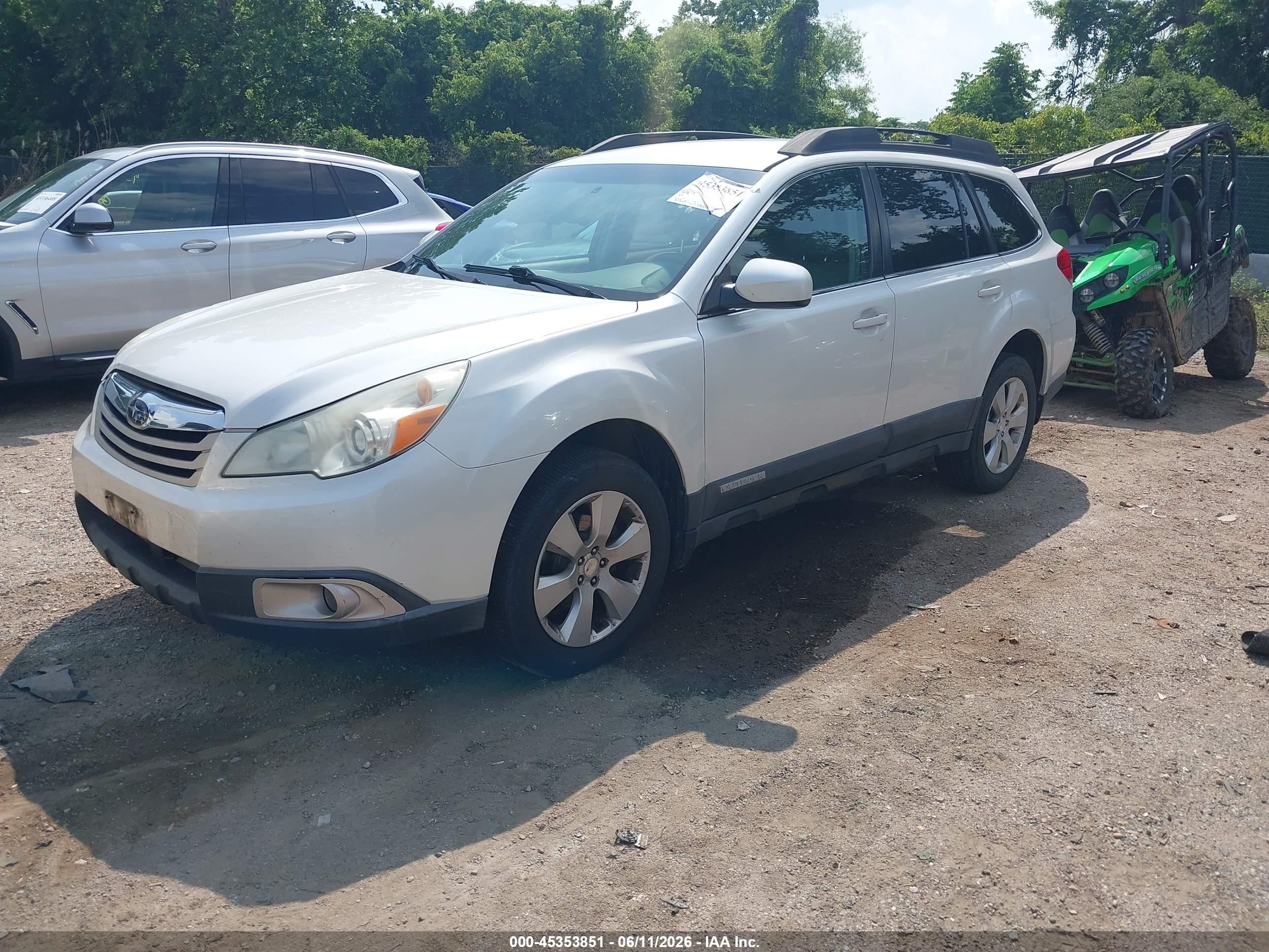 2010 Subaru Outback 2.5i Premium White vin: 4S4BRCFC4A3312271
