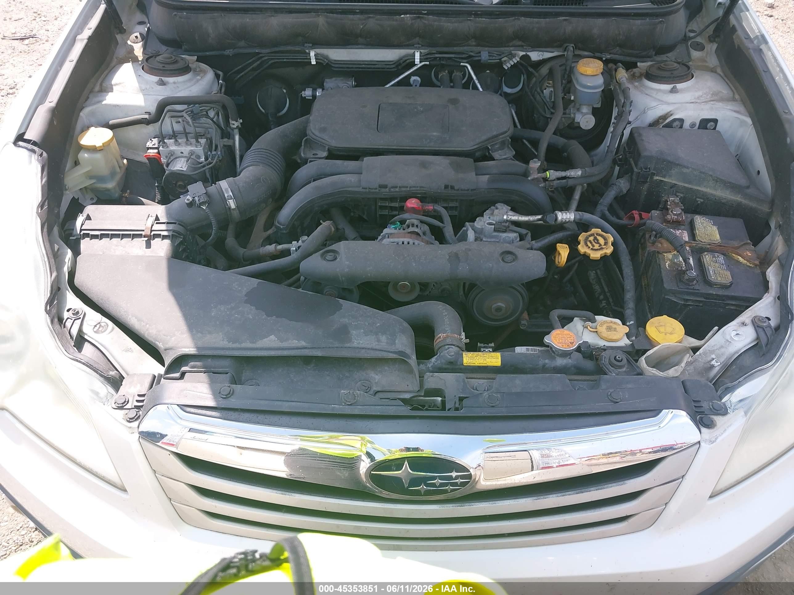2010 Subaru Outback 2.5i Premium White vin: 4S4BRCFC4A3312271