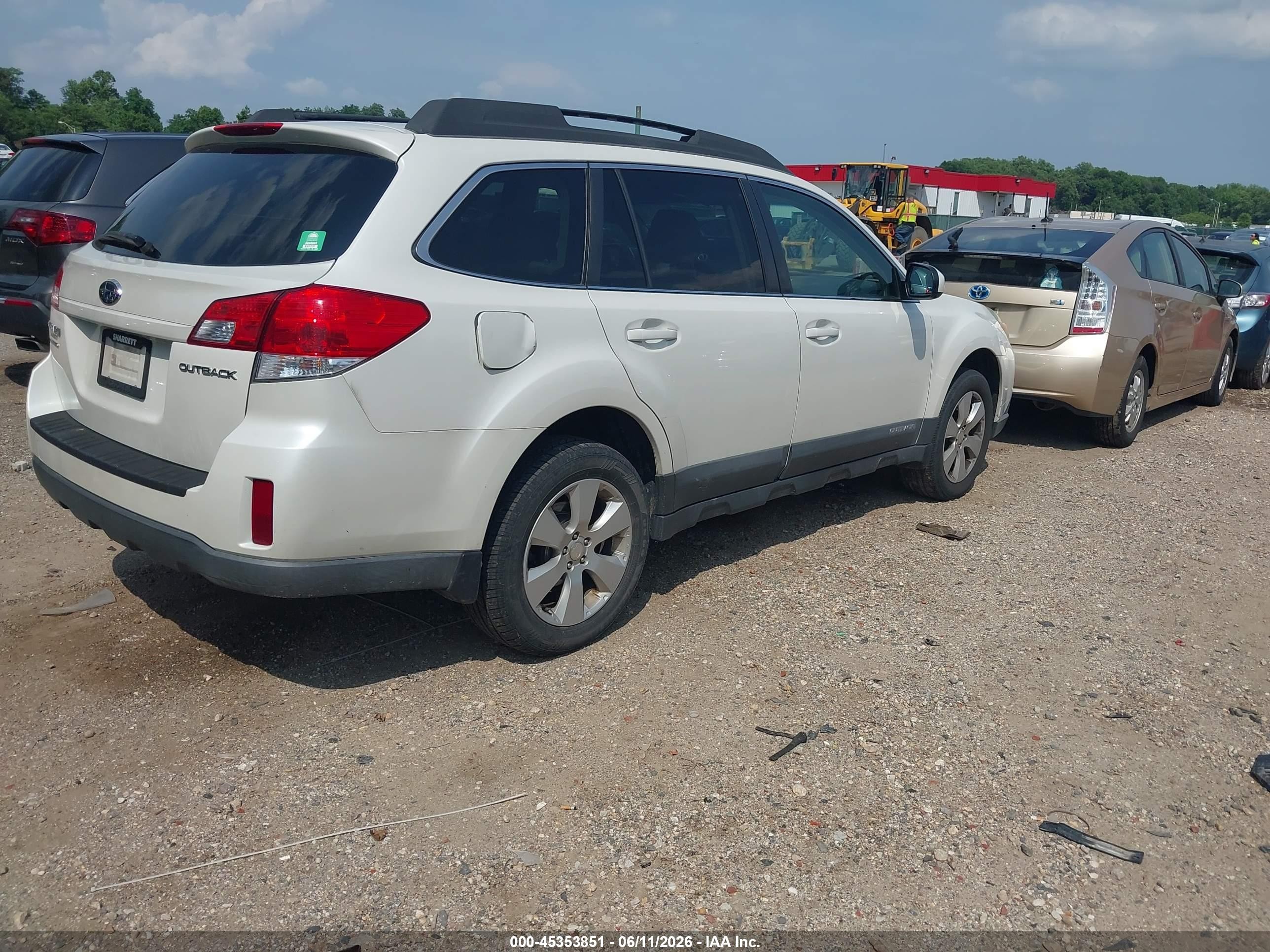 2010 Subaru Outback 2.5i Premium White vin: 4S4BRCFC4A3312271