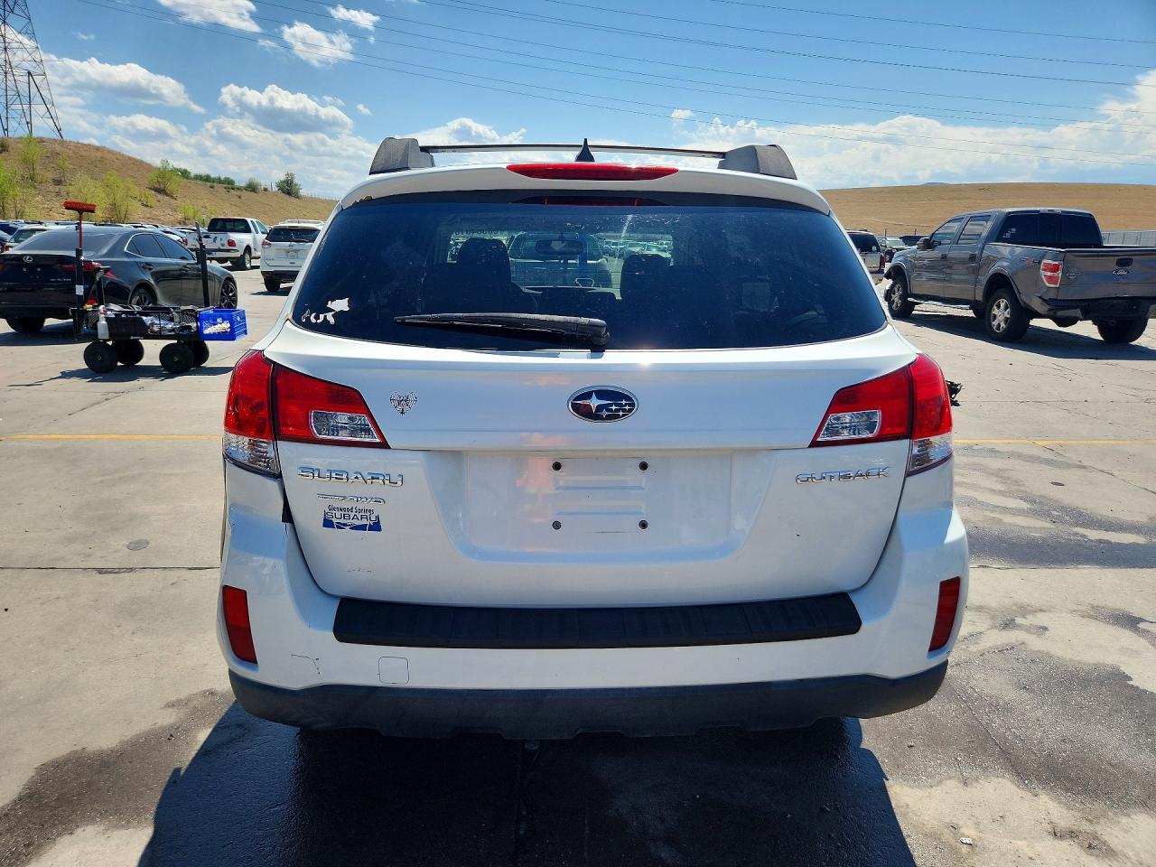 2012 Subaru Outback 2.5i Premium White vin: 4S4BRCFC9C3275978