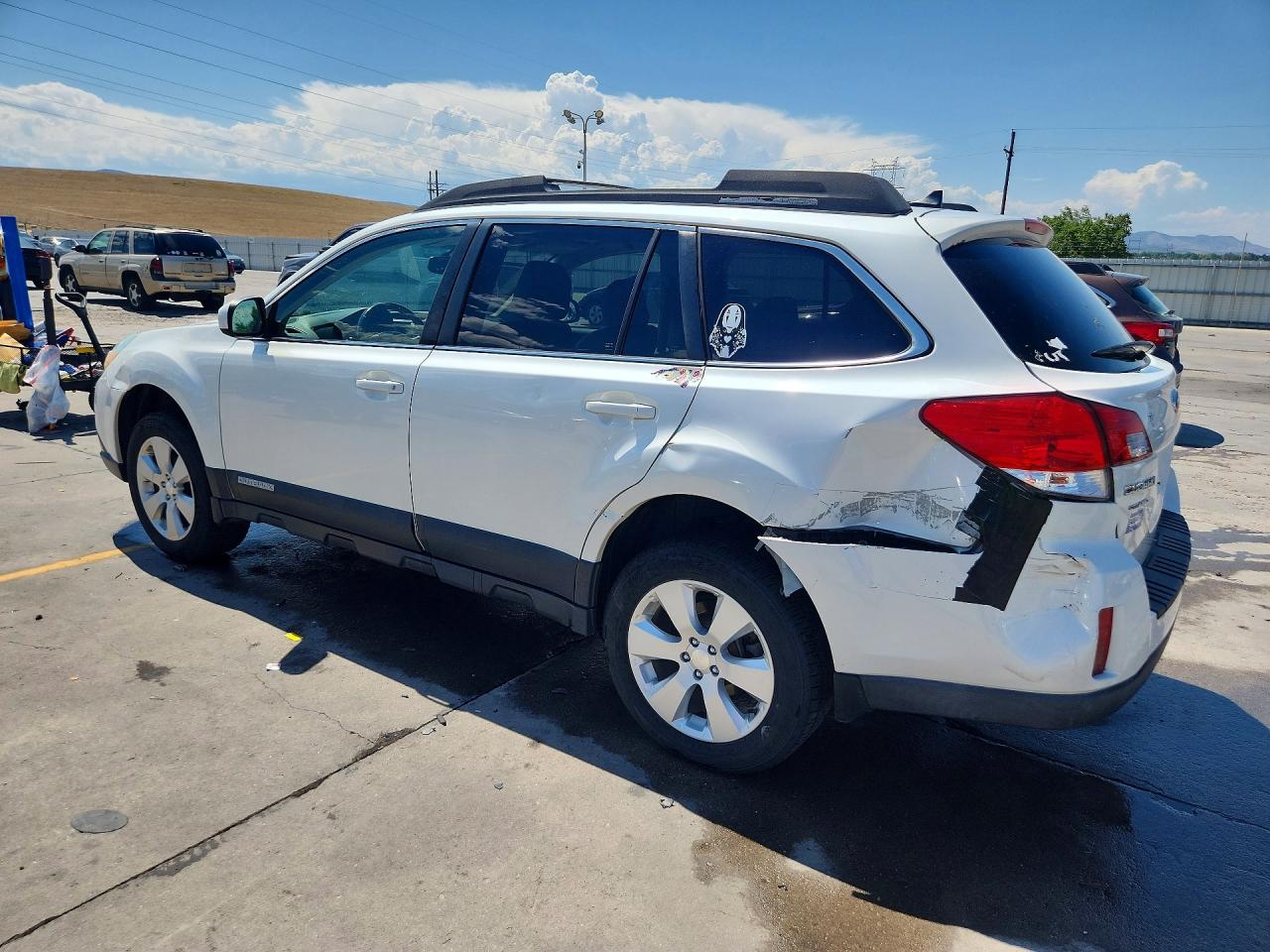 2012 Subaru Outback 2.5i Premium White vin: 4S4BRCFC9C3275978