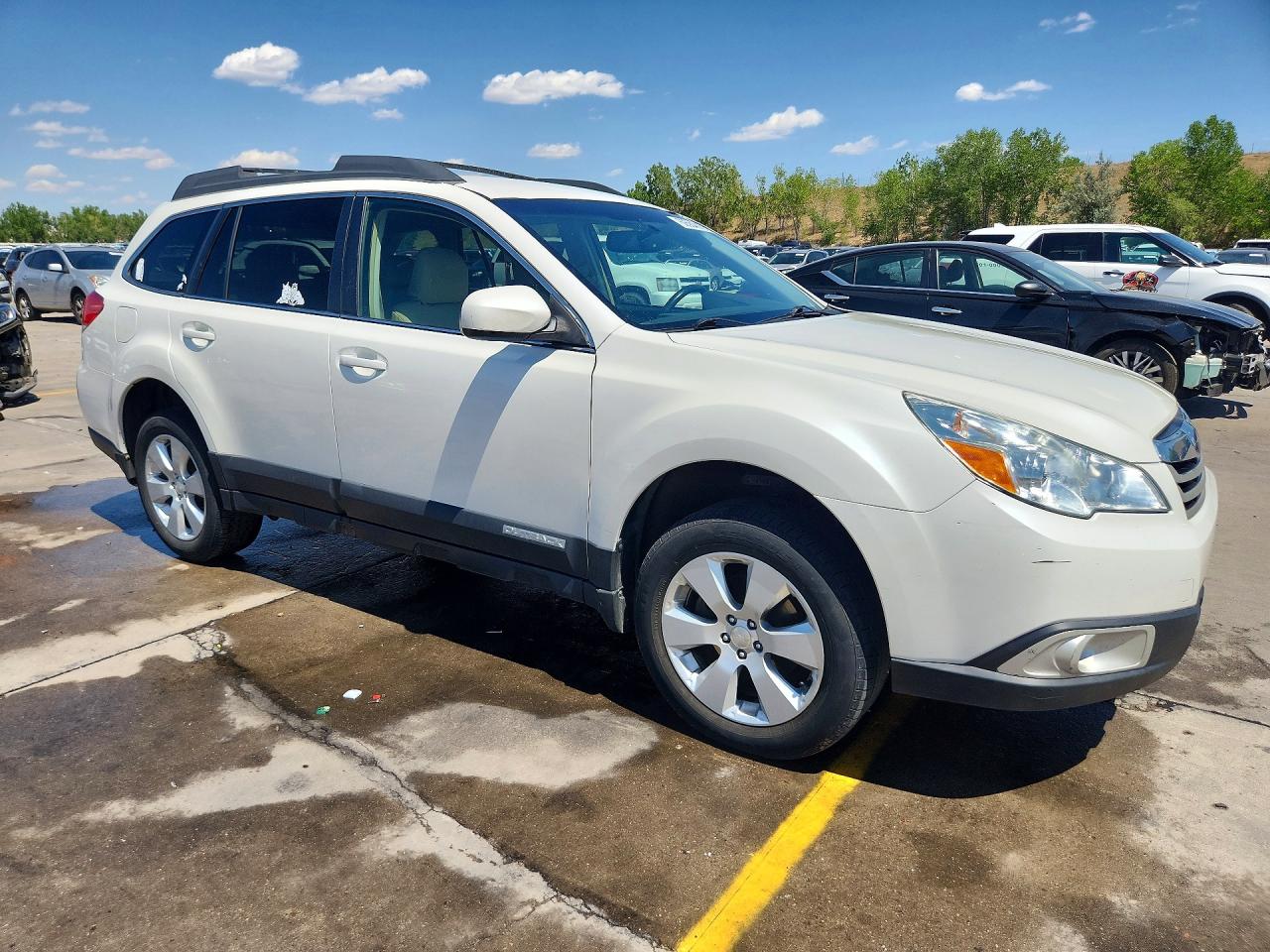 2012 Subaru Outback 2.5i Premium White vin: 4S4BRCFC9C3275978