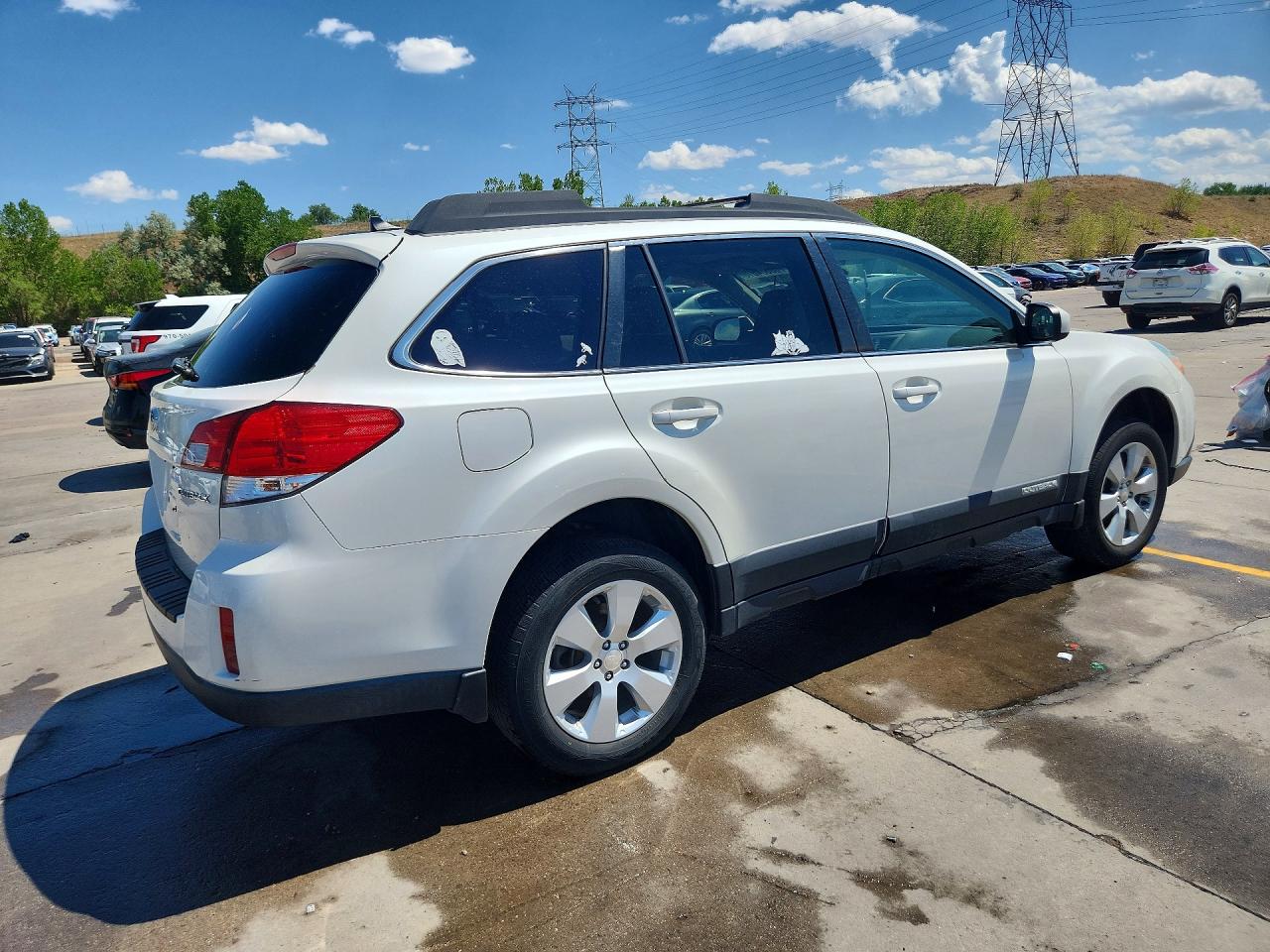 2012 Subaru Outback 2.5i Premium White vin: 4S4BRCFC9C3275978