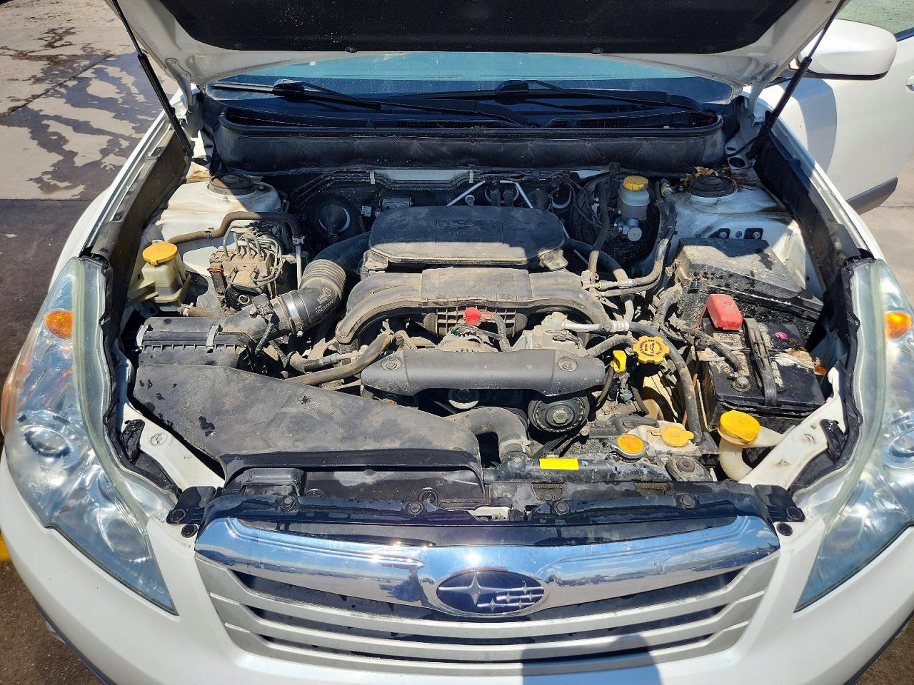 2012 Subaru Outback 2.5i Premium White vin: 4S4BRCFC9C3275978